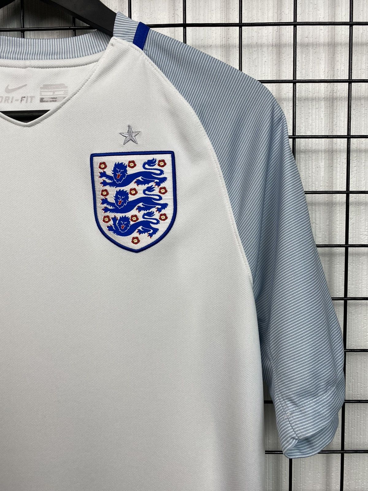 Nike England national team 2016Nike soccer jersey S size football Size US S / EU 44-46 / 1 - 4 Thumbnail