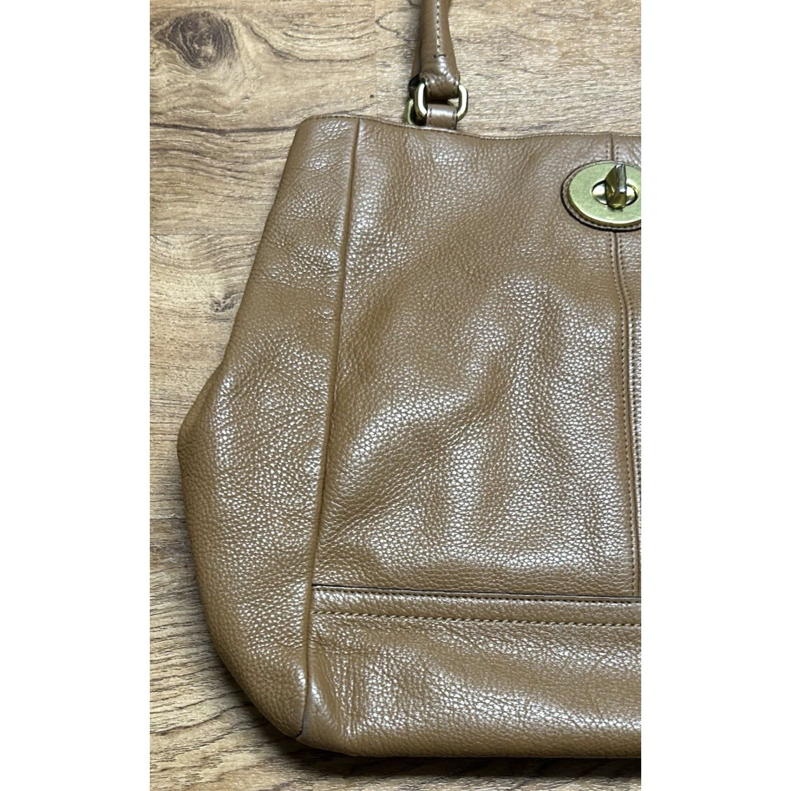 Coach VINTAGE Coach Park Large Camel Brown Leather Turn Lock Shoulder Handbag Satchel Purse Size L / US 10 / IT 46 - 4 Thumbnail