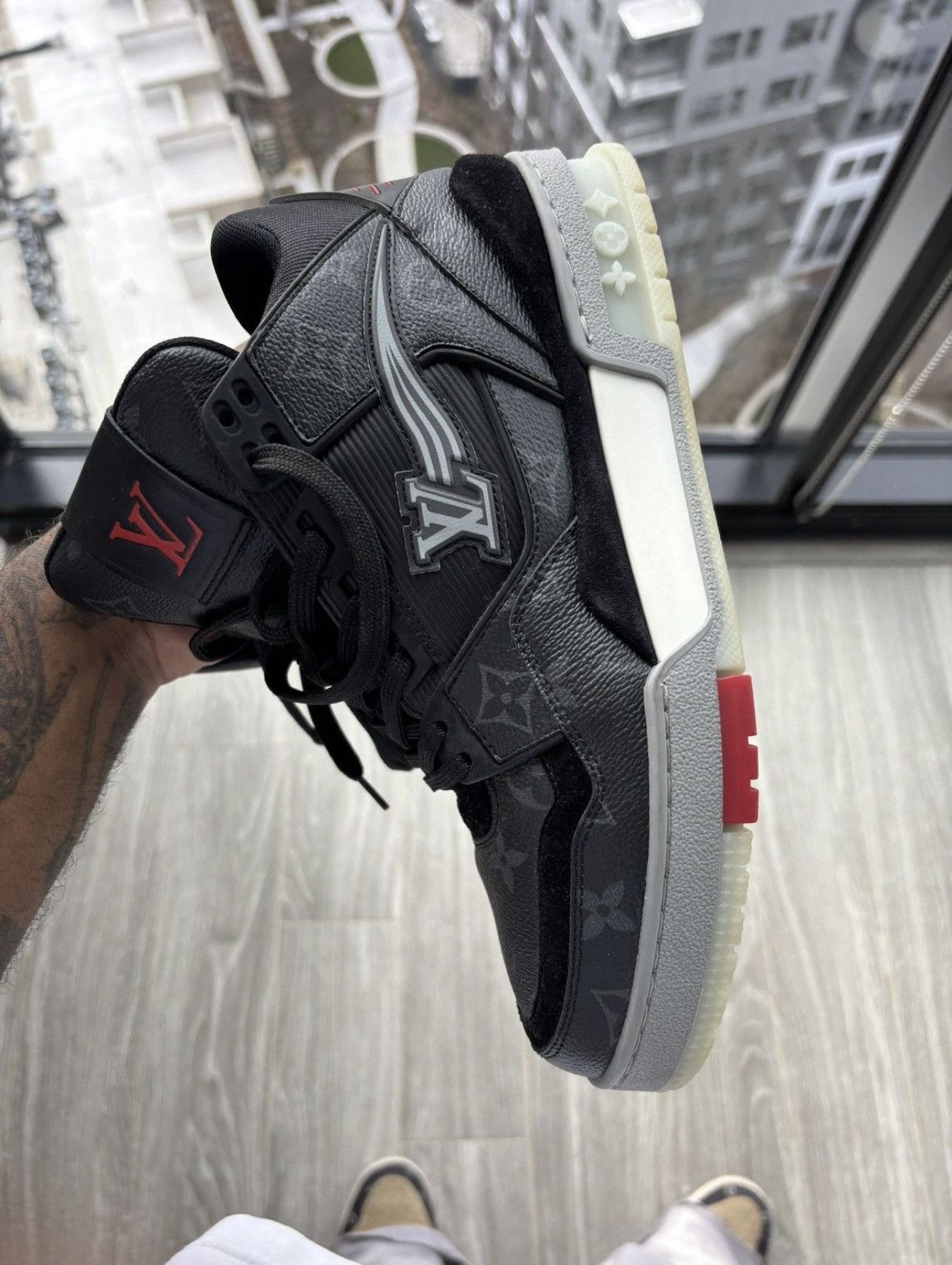 Louis Vuitton Louis Vuitton Trainer Sneakers Size US 7.5 / EU 40-41 - 3 Thumbnail