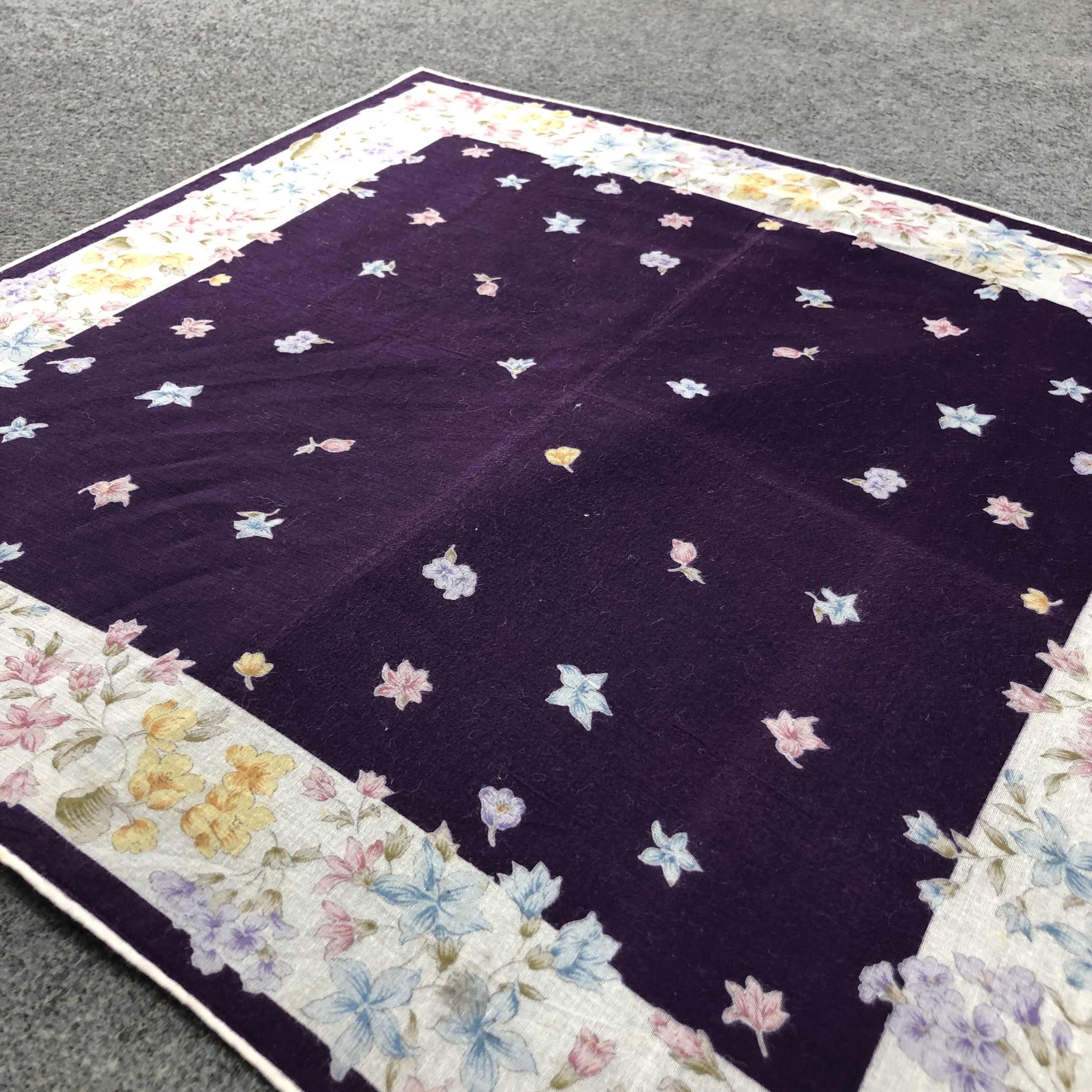 Vintage ValenTINO GarAVANI Handkerchief Neckerchief Bandana H2697 Size ONE SIZE - 3 Thumbnail
