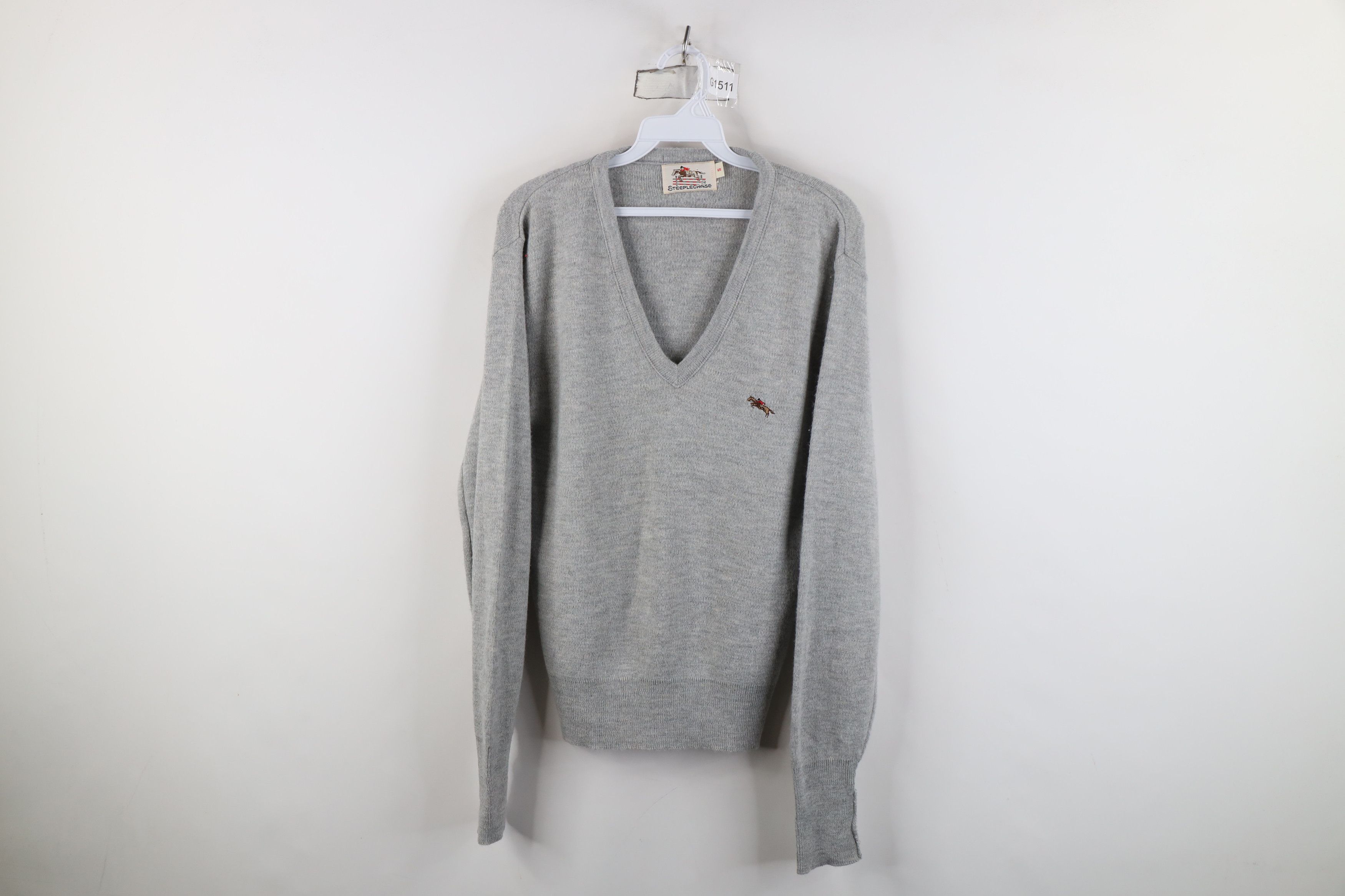 Vintage Vintage 70s Streetwear Equestrian V-Neck Sweater Gray USA Size US S / EU 44-46 / 1 - 1 Thumbnail