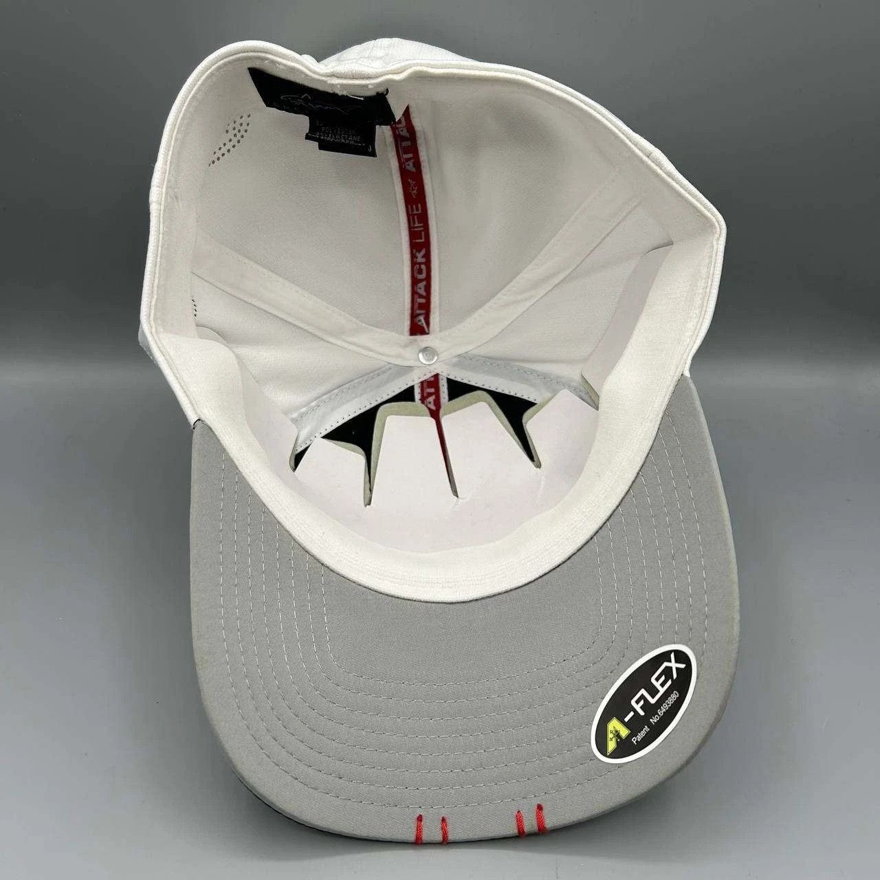 Greg Norman Greg Norman Golf M-L Attack Life Embroidered Stretch Fitted Size ONE SIZE - 2 Thumbnail