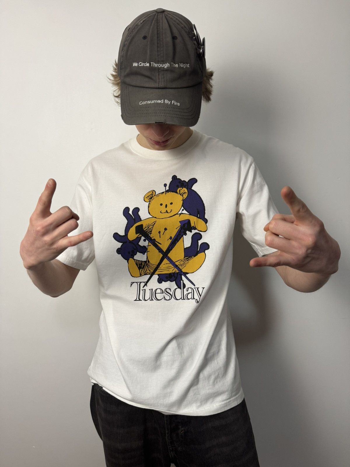 Undercover Undercover “Tuesday” Graphic T-Shir Japanese Designer Size US L / EU 52-54 / 3 - 1 Thumbnail
