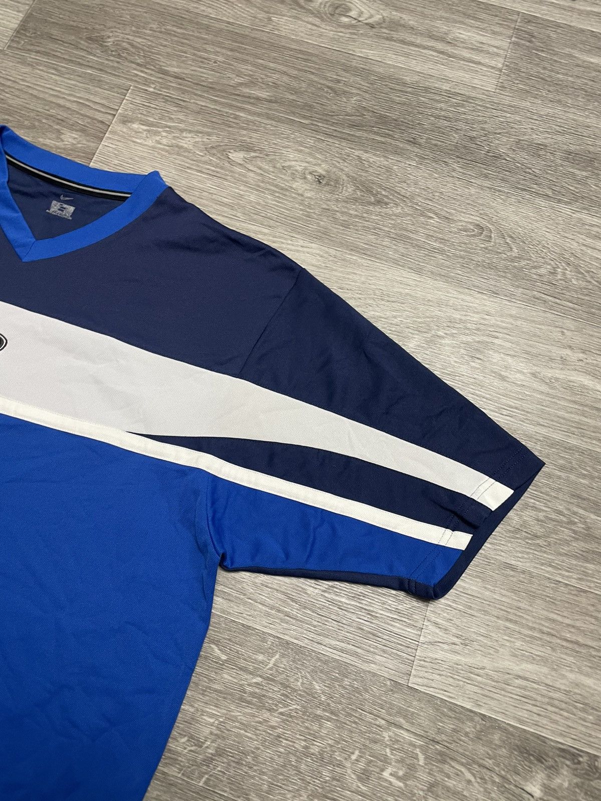 Nike Vintage Nike T90 Central Swoosh Logo Soccer Football T-Shirt Size US XL / EU 56 / 4 - 5 Thumbnail