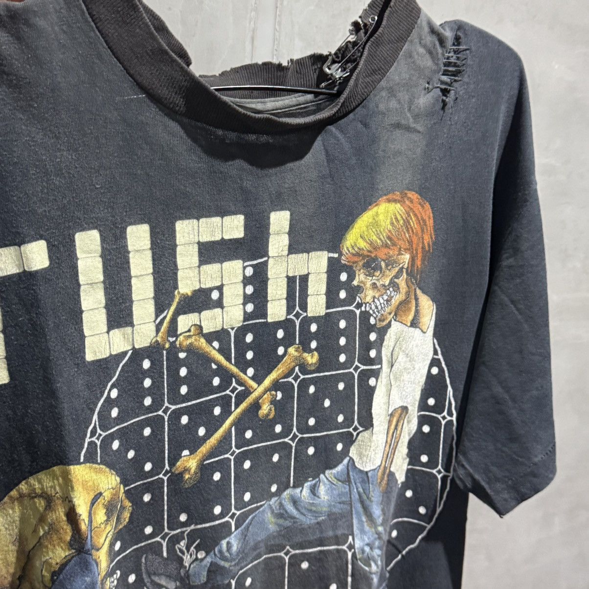 Band Tees Vintage 1991 Band Tee Rush Roll The Bones Heavily Distressed Size US L / EU 52-54 / 3 - 22 Thumbnail