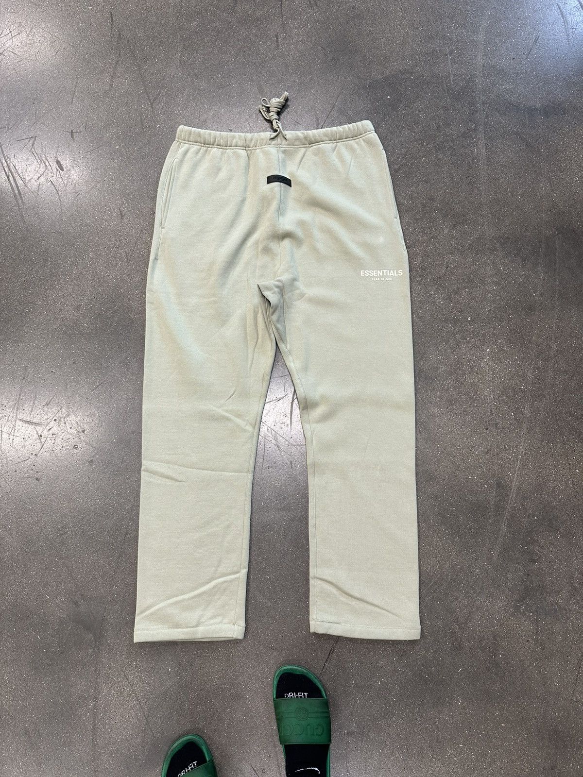 Fear of God Fear of God Essentials Relaxed Sweatpants Seafoam Size US 27 - 1 Thumbnail