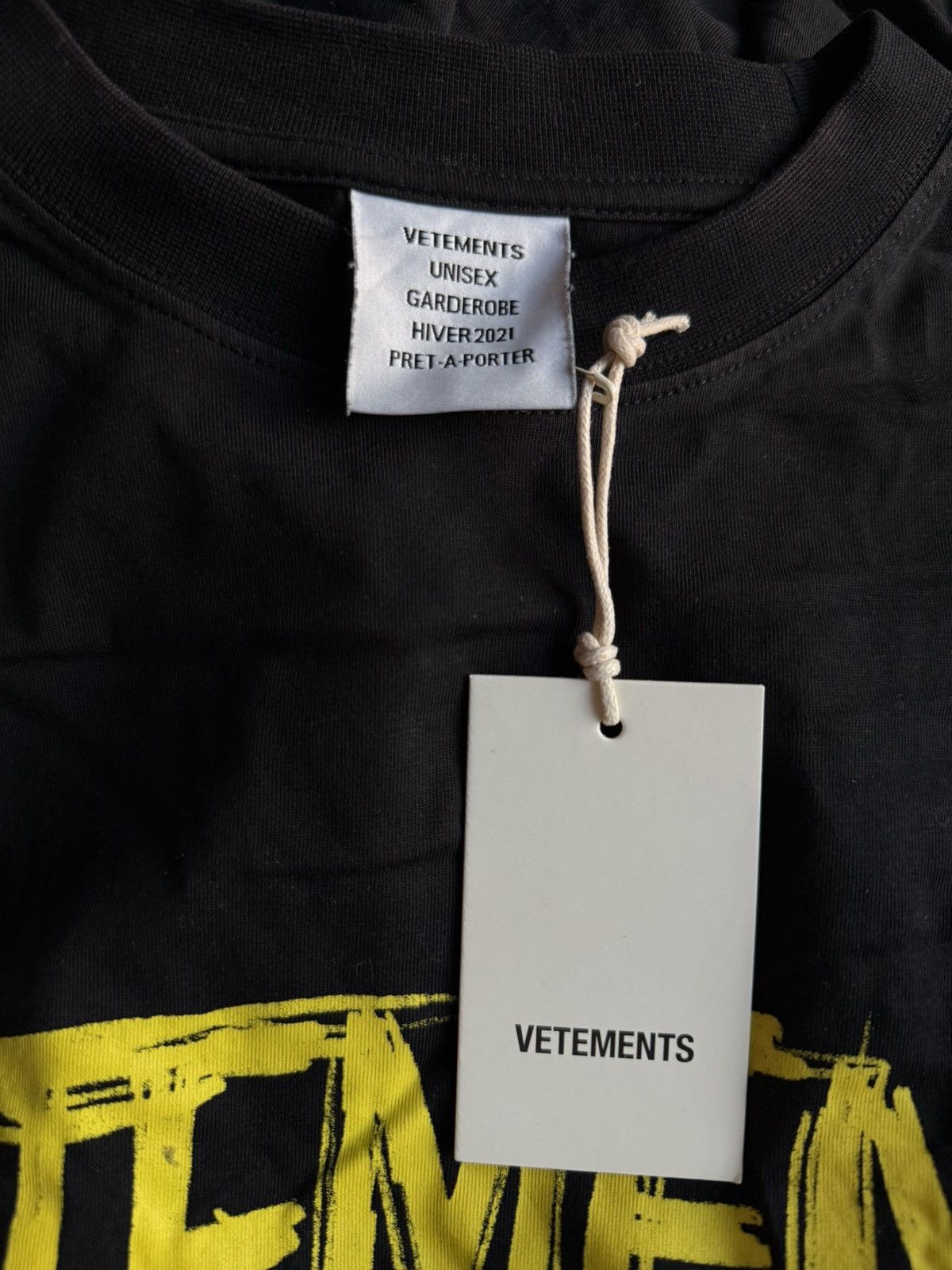 Vetements Vetements World Tour T-Shirt - Black | Grailed