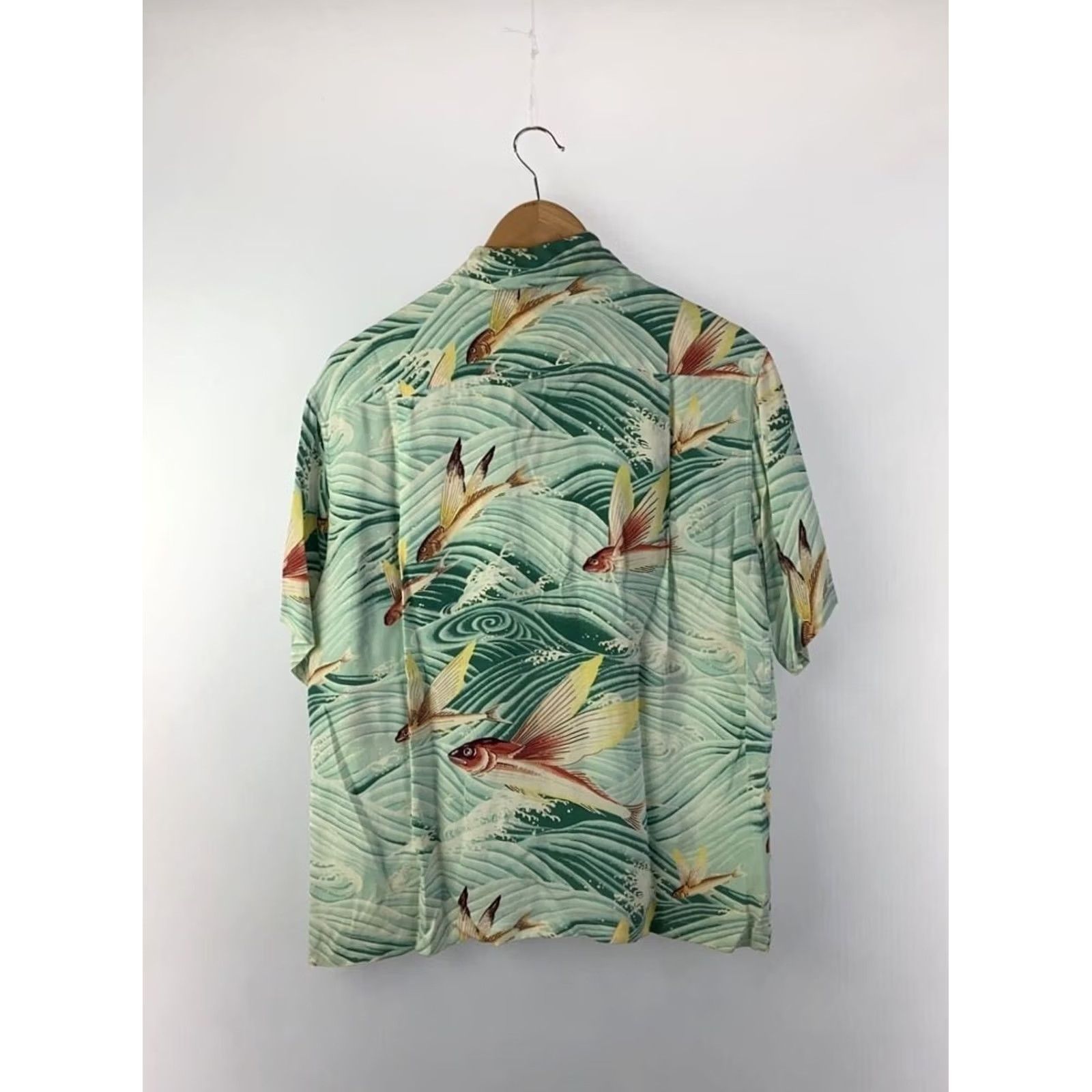 Sun Surf SUN SURF Shirt MEN Aloha Button-Up S Rayon Green Waves Flying Fish Used Size US S / EU 44-46 / 1 - 2 Thumbnail