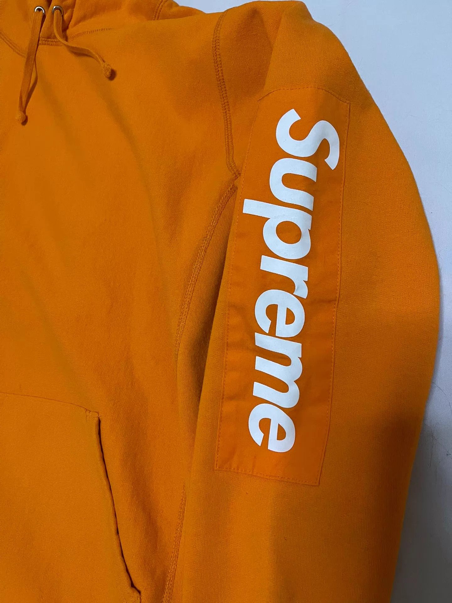 Supreme Supreme Hoodie Orange Logo Sleeve Patch L Near New Size US L / EU 52-54 / 3 - 3 Thumbnail