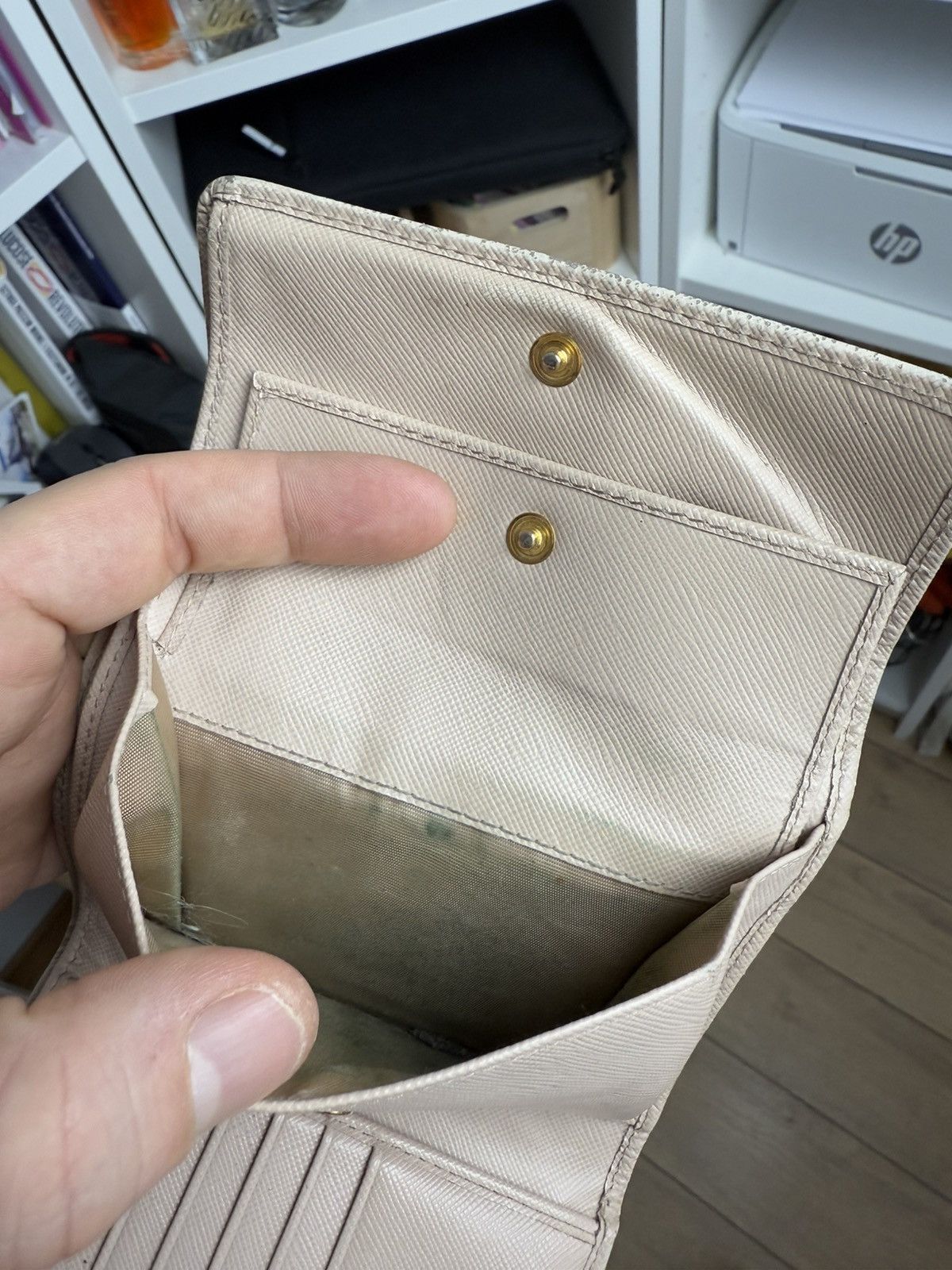 Designer × Prada Vintage Prada leather logo wallet designer luxury y2k classy Size ONE SIZE - 7 Thumbnail