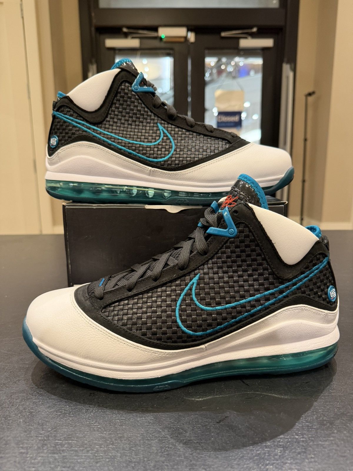 Nike Nike Lebron 7 ‘Red Carpet’ Size US 10.5 / EU 43-44 - 1 Thumbnail