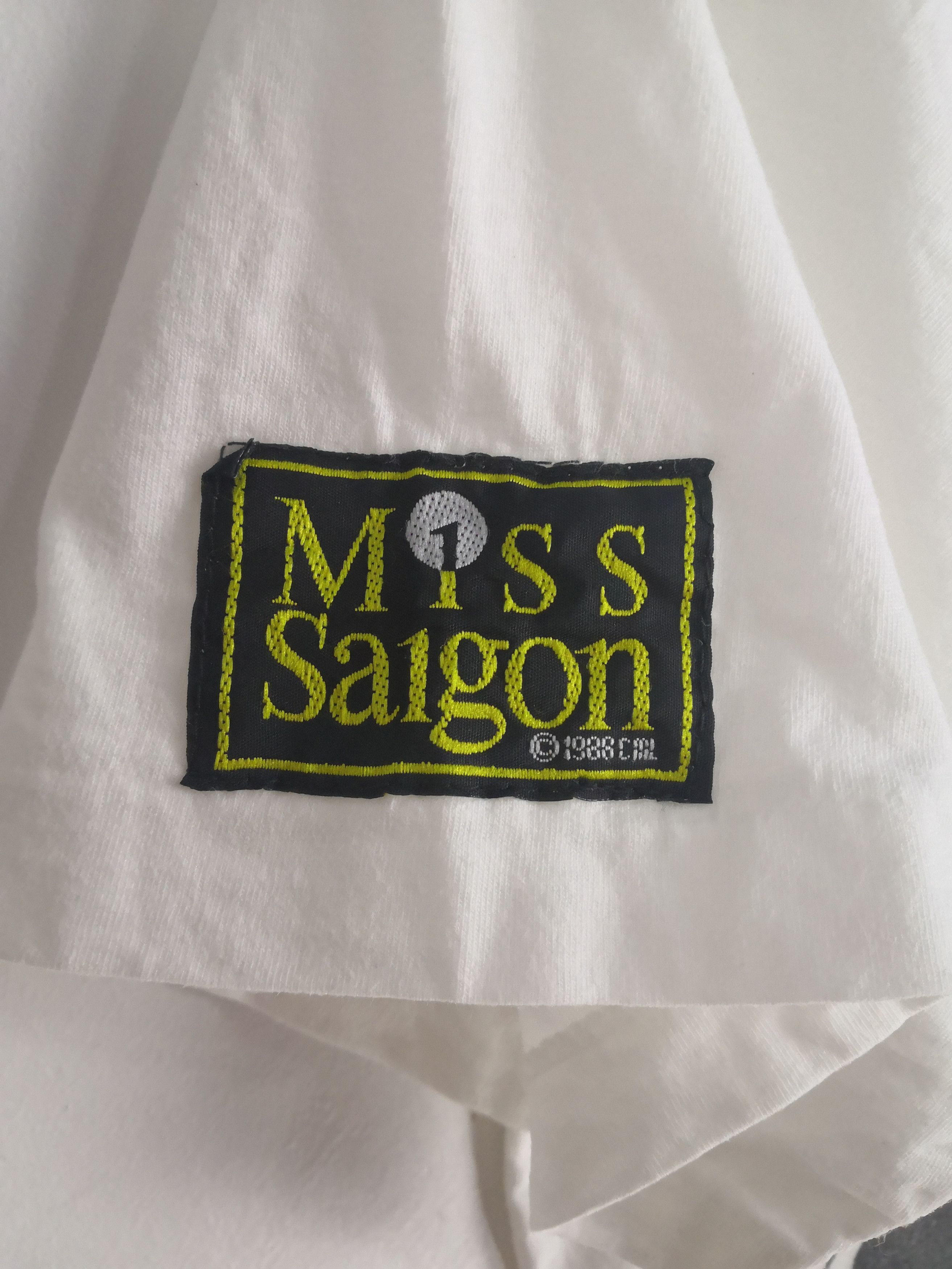 Vintage Vintage 90s Miss Saigon T-Shirt Movie Art Tee Size US M / EU 48-50 / 2 - 4 Thumbnail