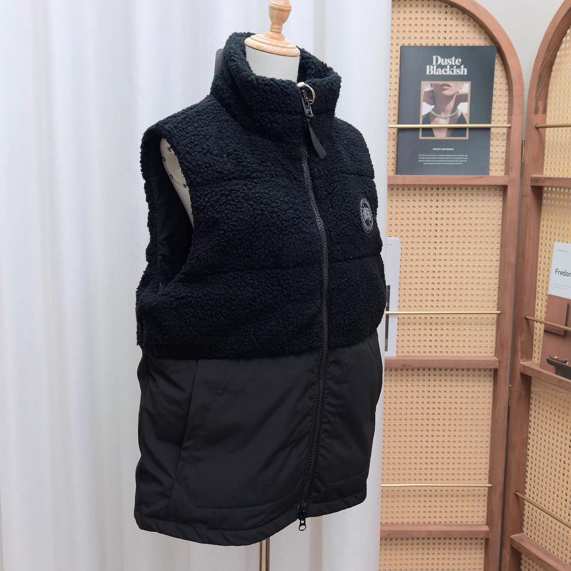 Canada Goose CANADA GOOSE Black Label Down Vest Used Size 170/96A Size US S / EU 44-46 / 1 - 3 Thumbnail