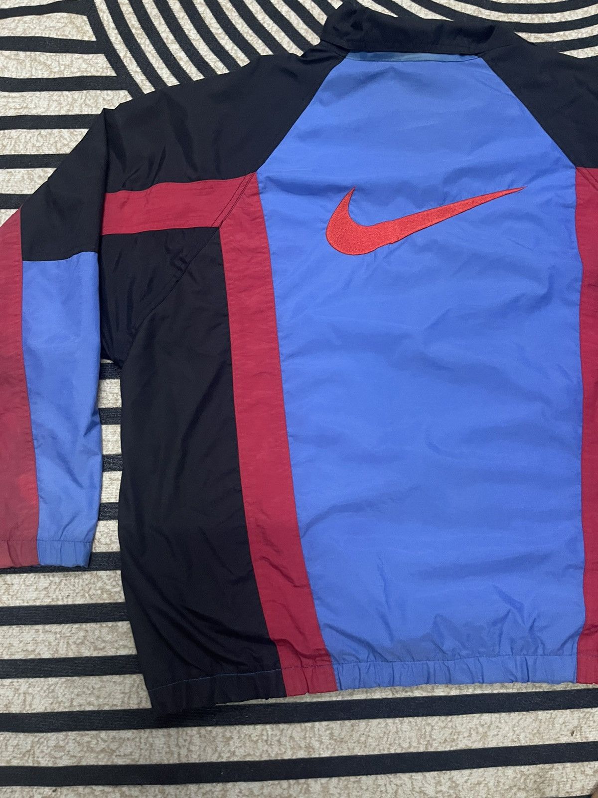 Nike 90s NIKE BIG SWOOSH COLOUR BLOCK WINDBREAKER Size US L / EU 52-54 / 3 - 18 Thumbnail
