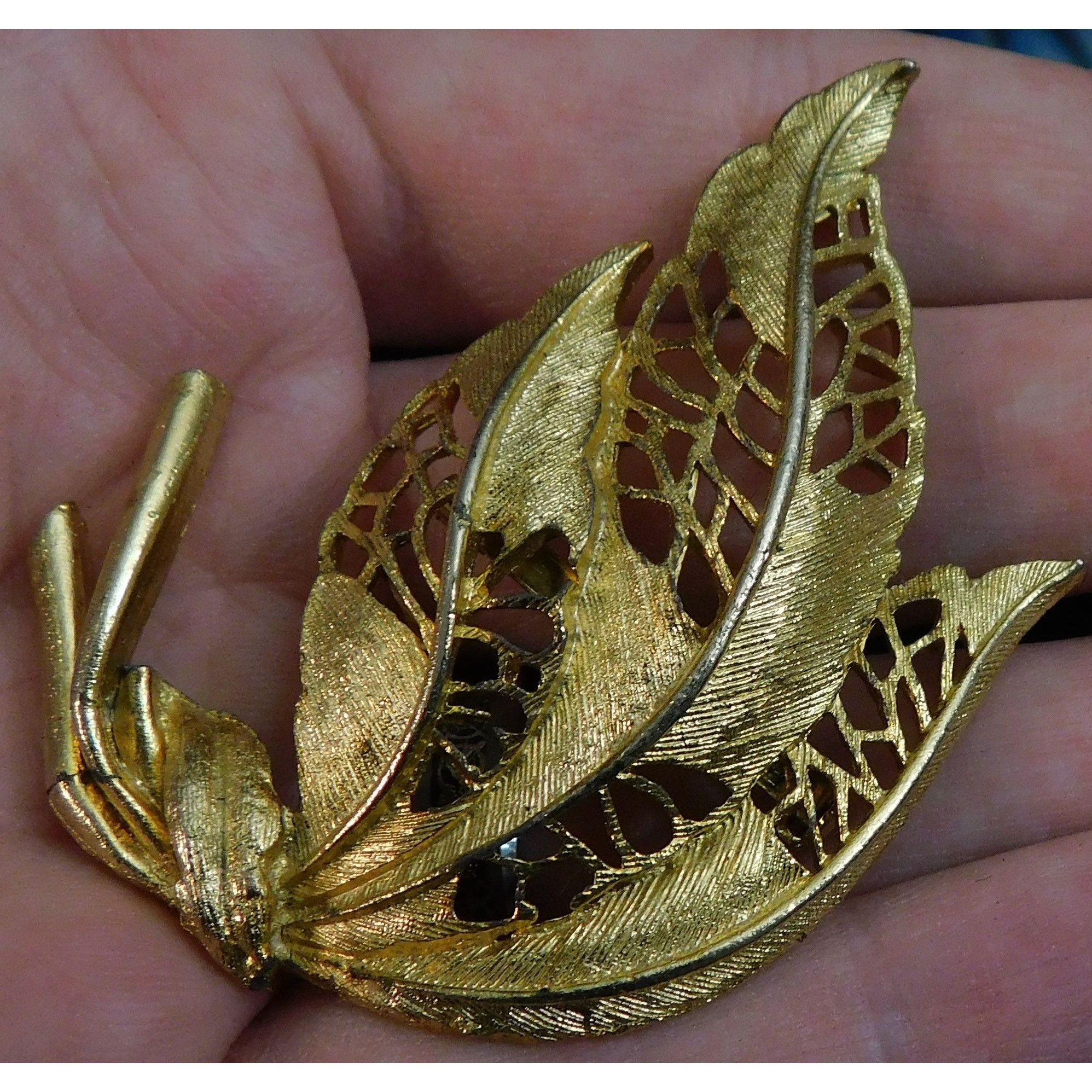 Other Vintage Gold Tone Brushed Fall Leaf Brooch Size ONE SIZE - 1 Thumbnail