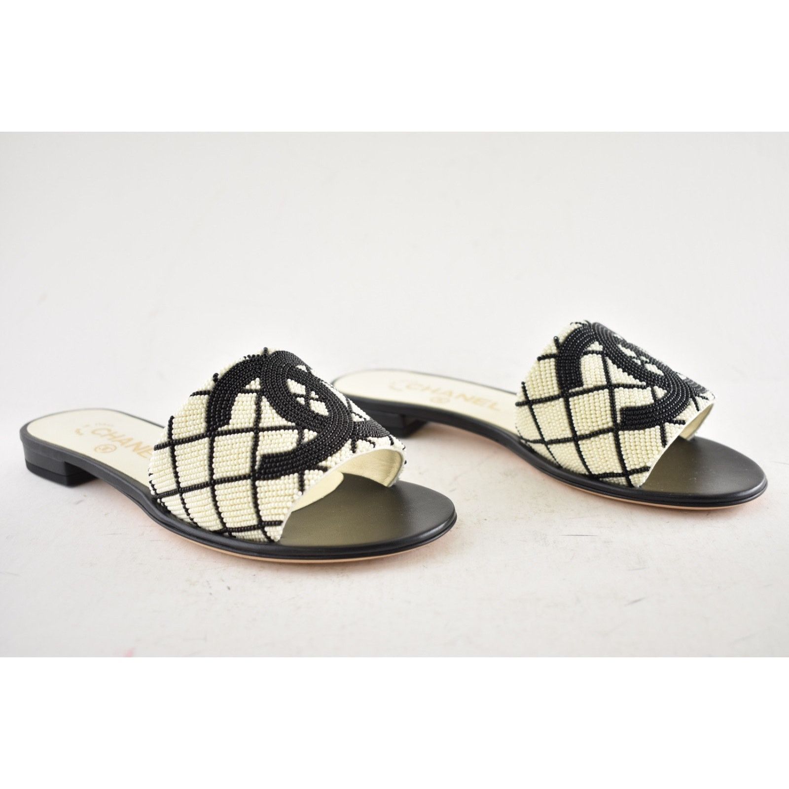 Chanel Chanel 20P Black White Pearl Embroidery CC Logo Slide Slip Size US 5 / IT 35 - 4 Thumbnail