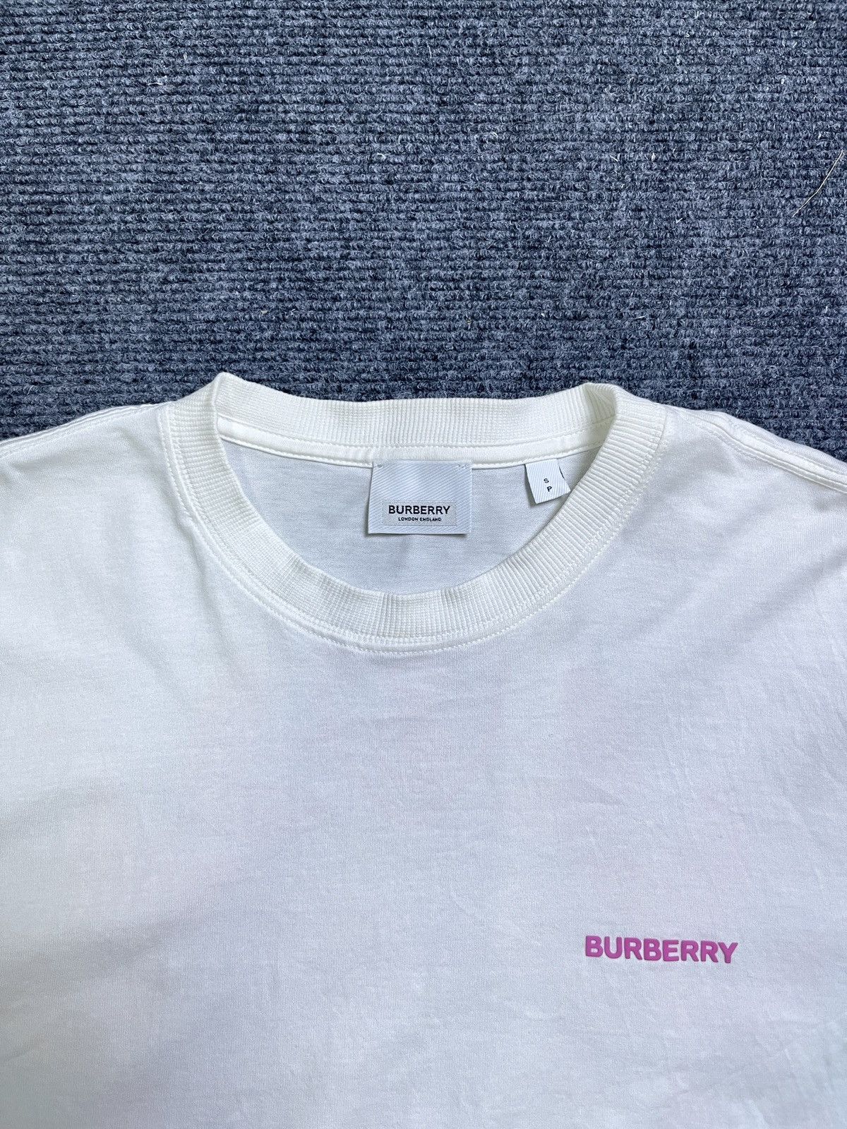 Burberry Burberry (BURB3RRY) Graphic Tee Size S / US 4 / IT 40 - 2 Thumbnail