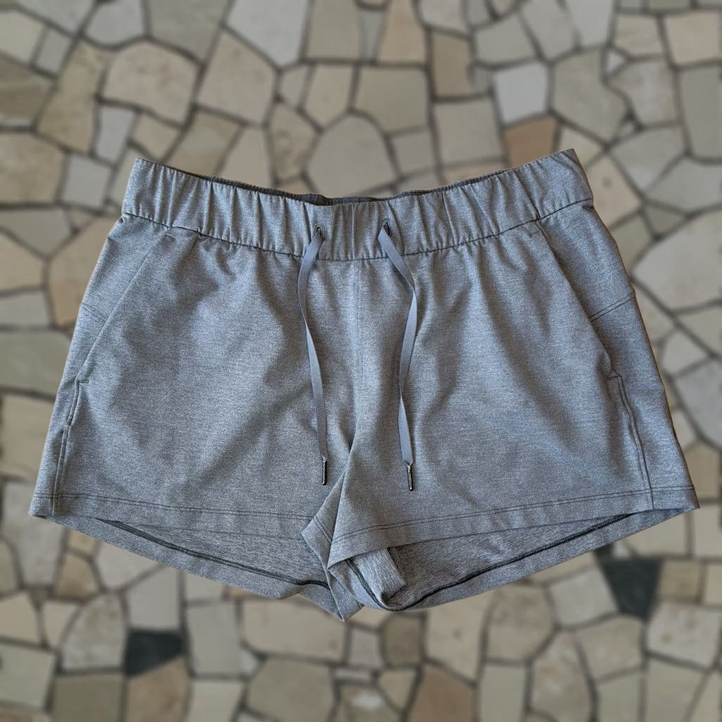 Lululemon Lululemon On the Fly Short Gray 2.5” Inseam Womens 12 Size 34" / US 12 / IT 48 - 1 Thumbnail