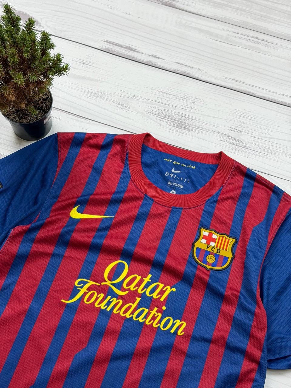 Nike Barcelona Home football shirt 2011 Soccer Nike Jersey Mens Size US M / EU 48-50 / 2 - 2 Thumbnail