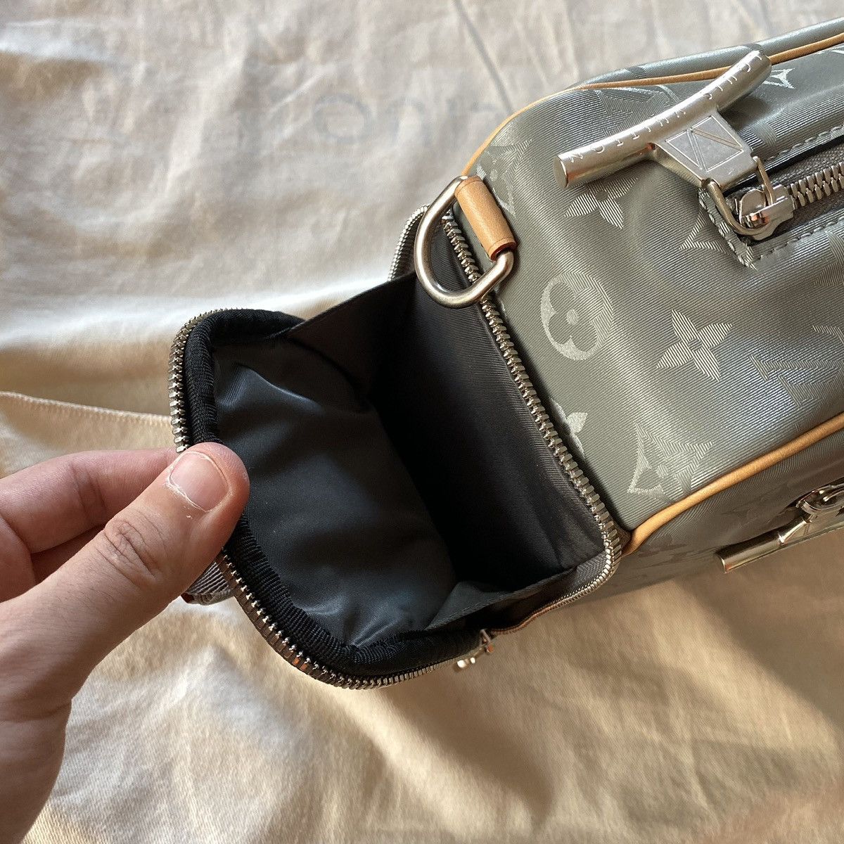 Louis Vuitton 1 of 1 FW18 Titanium Monogram Camera Bag Size ONE SIZE - 8 Thumbnail