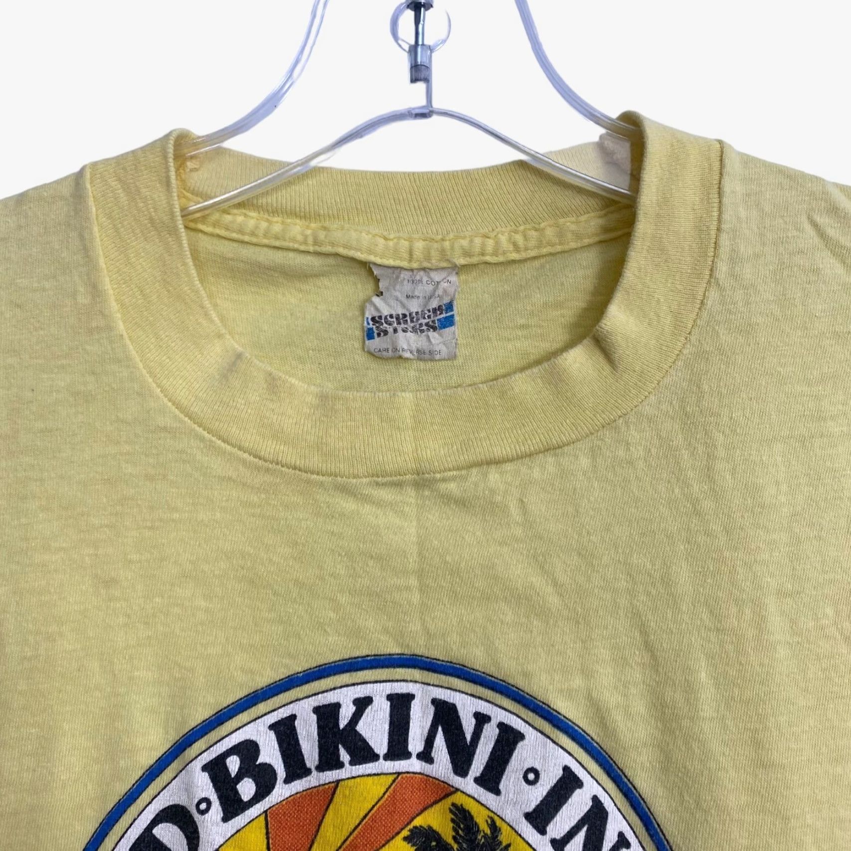 Vintage VINTAGE Screen Stars 70s Graphic T-Shirt Waikiki Beach Bikini Inspector Yellow Mens Small Size US S / EU 44-46 / 1 - 5 Thumbnail