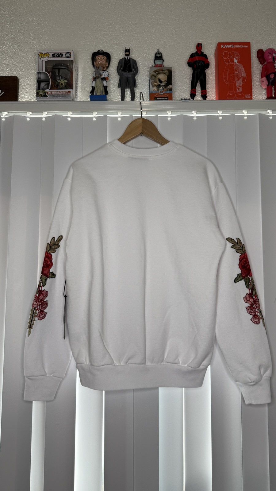Civil Regime Civil Regime Rose Embroidered Crewneck – New With Tags Size US S / EU 44-46 / 1 - 10 Thumbnail