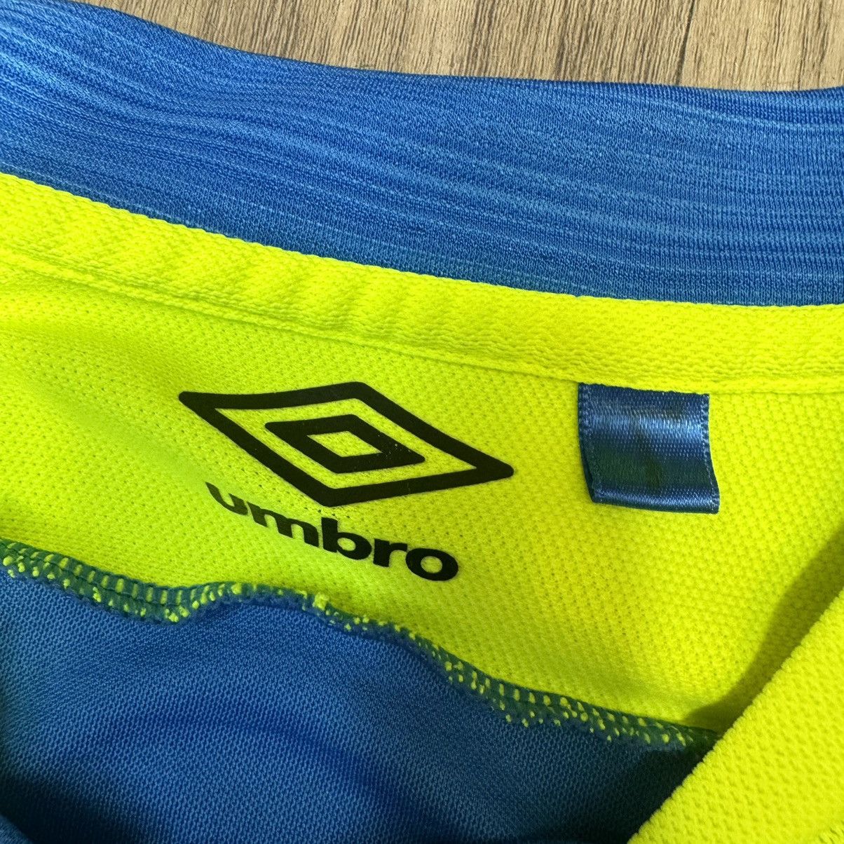 Umbro Osaka Gamba player issued/worn training jersey Size US M / EU 48-50 / 2 - 11 Thumbnail