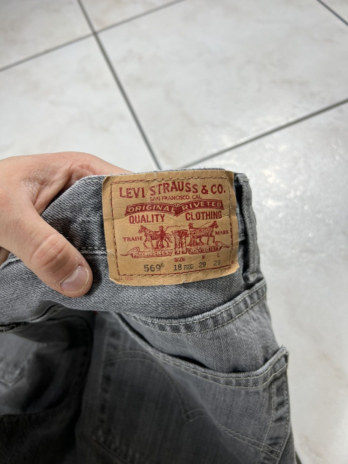 Levi's Vintage 90s Levis 569 loose straight washed distressed jeans Size US 29 - 17 Thumbnail