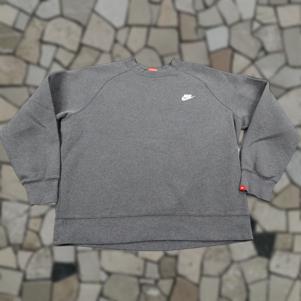 Nike Nike Sweatshirt Mens XL Gray AW77 Fleece Crewneck Pullover Swoosh Gym Size US XL / EU 56 / 4 - 1 Thumbnail