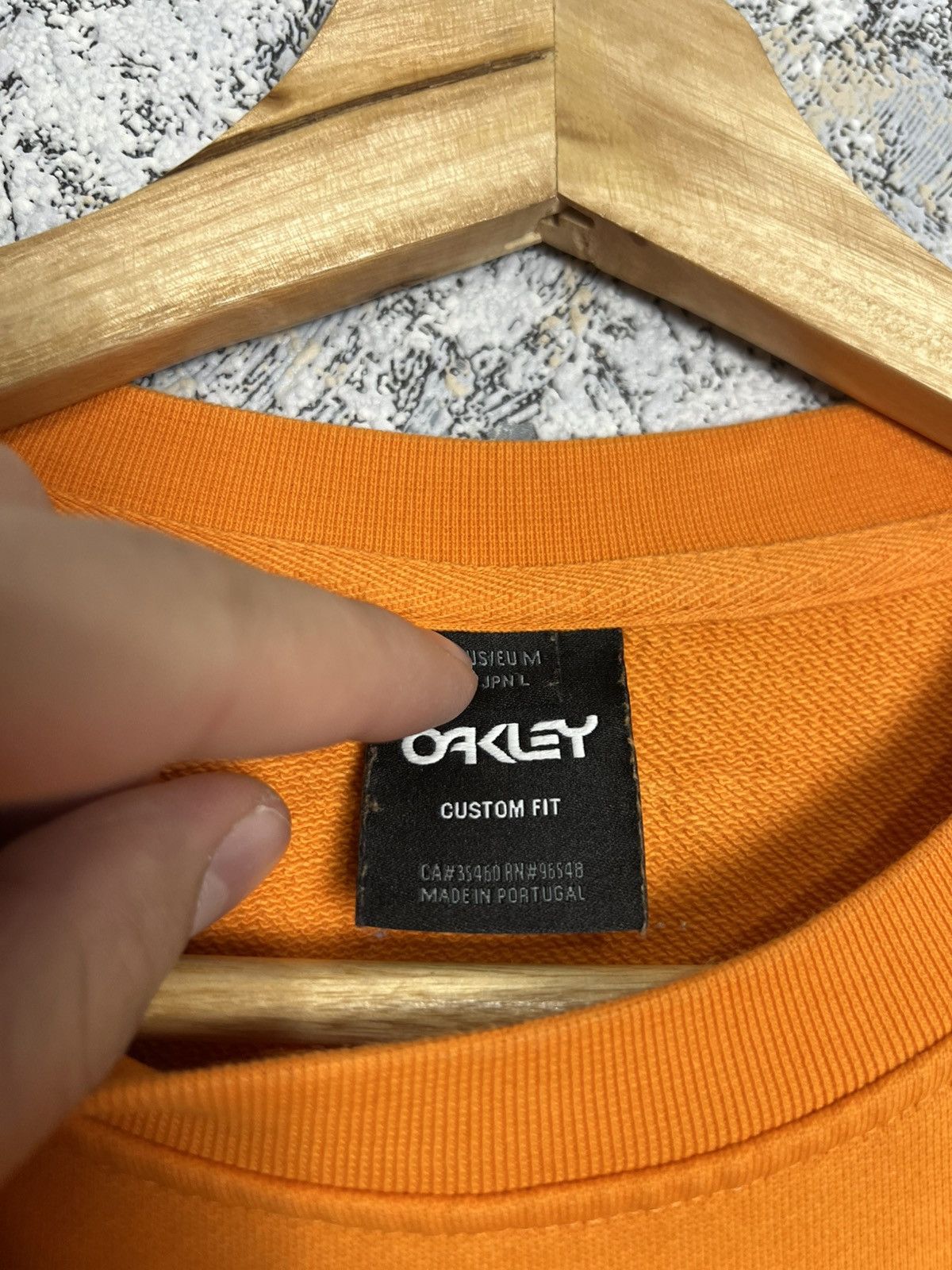 Oakley Y2K Oakley Big Logo Glasses Orange Sweatshir Size M Pullover Size US M / EU 48-50 / 2 - 4 Thumbnail