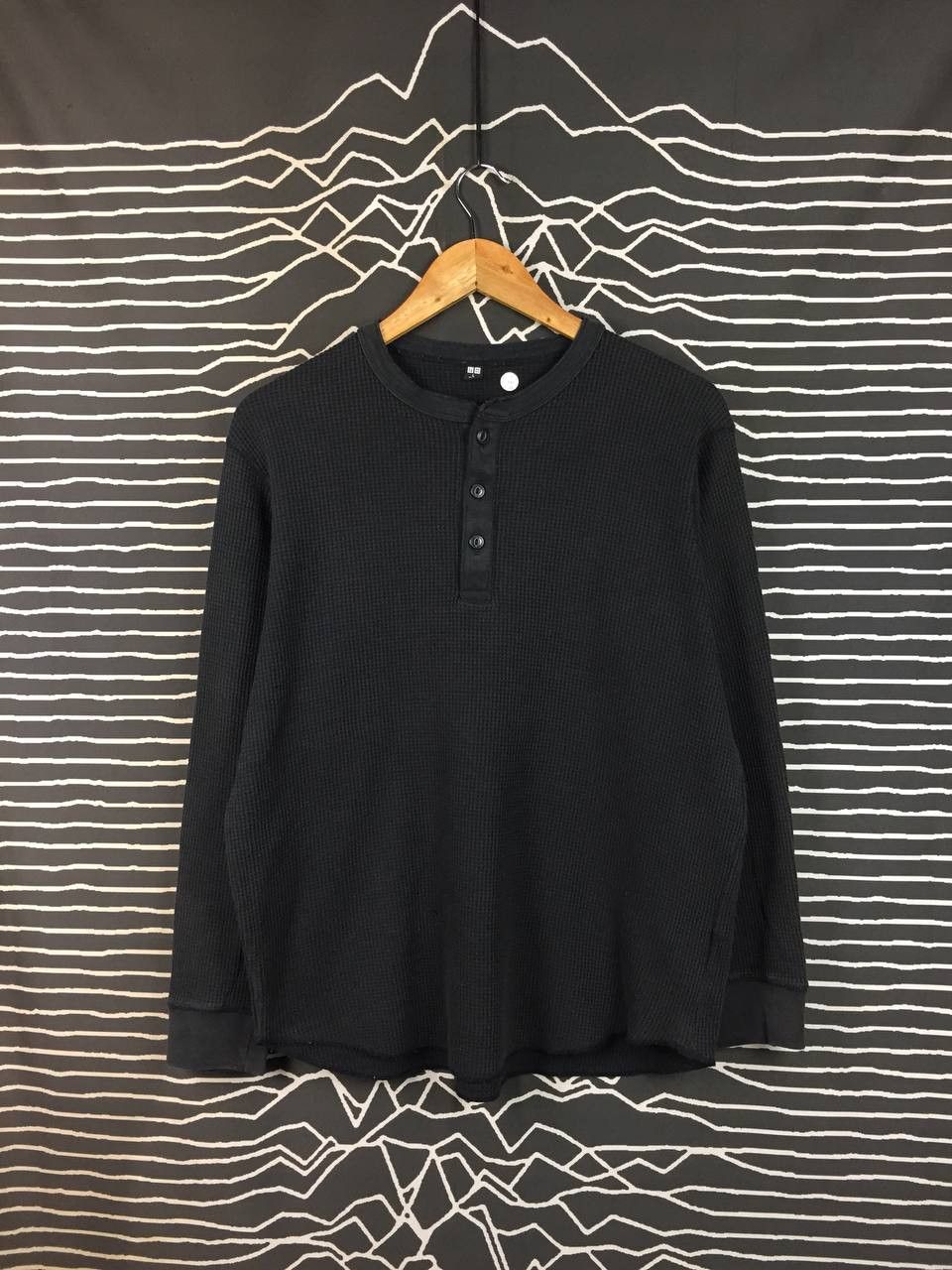 Uniqlo Uniqlo Waffle Knit Thermal Henley Long Sleeve Tee Size L Size US L / EU 52-54 / 3 - 2 Thumbnail