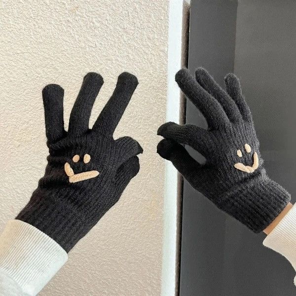 Other Outdoor Sports Cycling Smiley Face Winterknit Gloves Size ONE SIZE - 1 Thumbnail