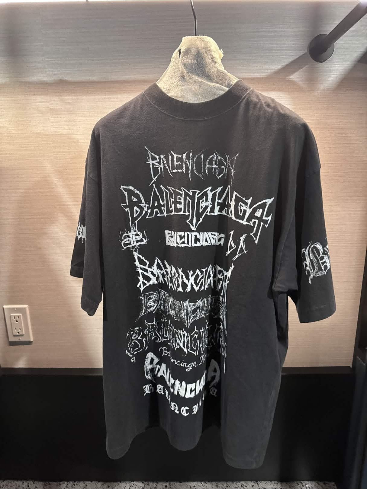 Balenciaga Metal Graffiti Balenciaga T-Shirt Size US S / EU 44-46 / 1 - 1 Thumbnail