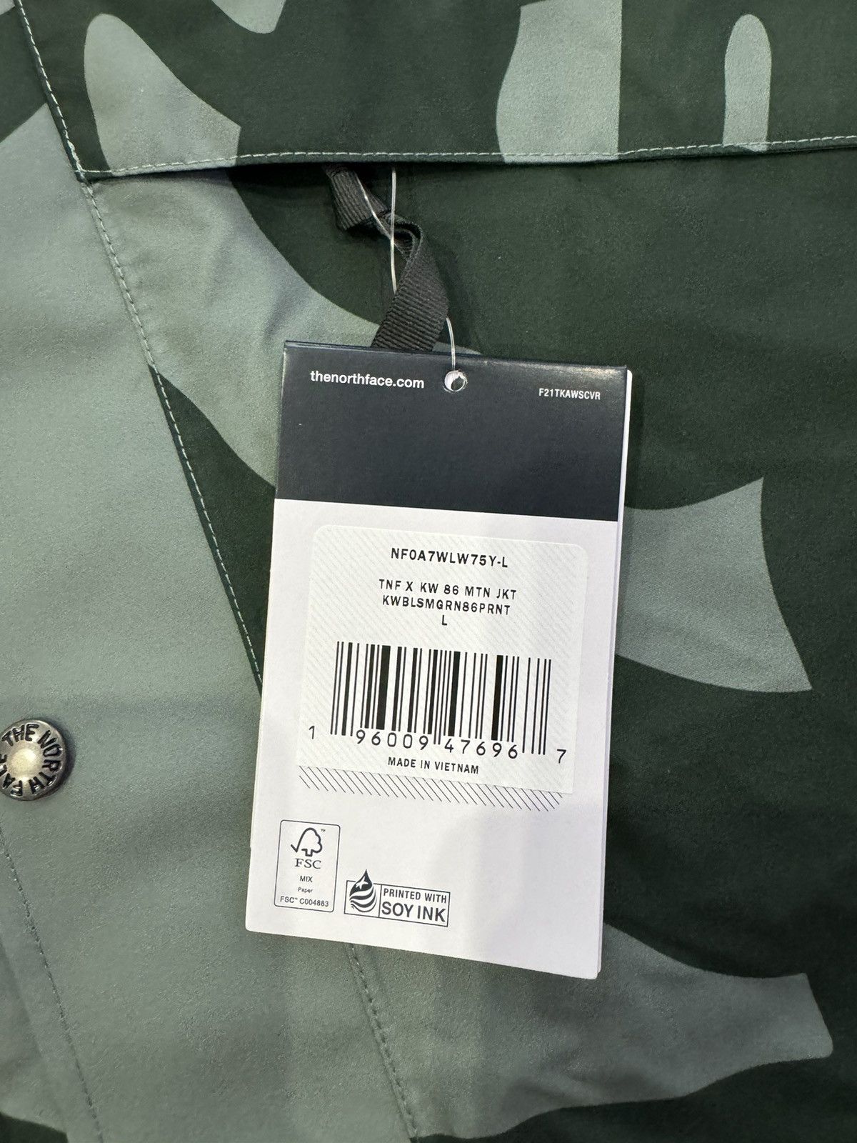 Kaws × The North Face KAWS X THE NORTH FACE 1986 MOUNTAIN JACKET BALSAM GREEN Size US L / EU 52-54 / 3 - 5 Thumbnail