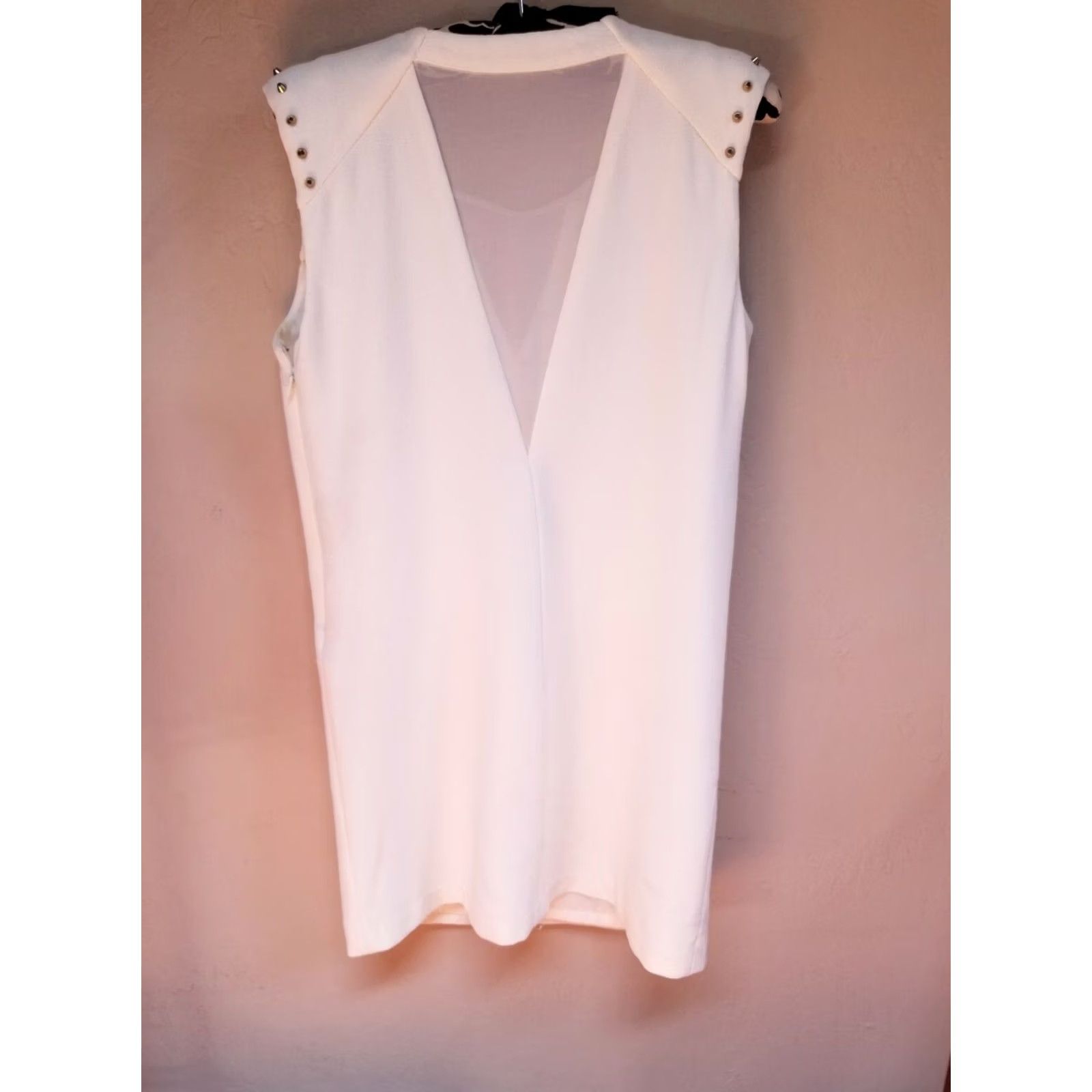 Forever 21 Forever 21 Love 21 Top Small White Scoop Neck Studded Sleeveless Tunic Womens Size S / US 4 / IT 40 - 2 Thumbnail