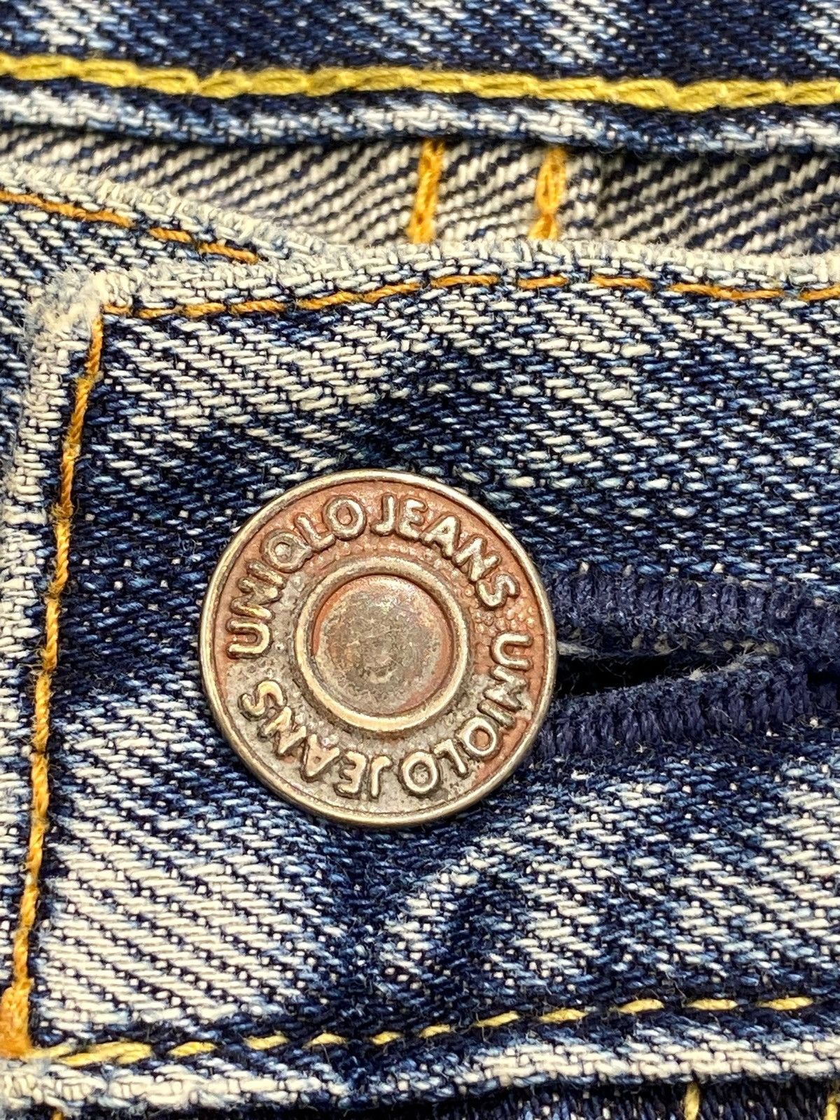 Uniqlo Uniqlo Blue Wash Ripped Style Loose Jeans Size US 29 - 9 Thumbnail
