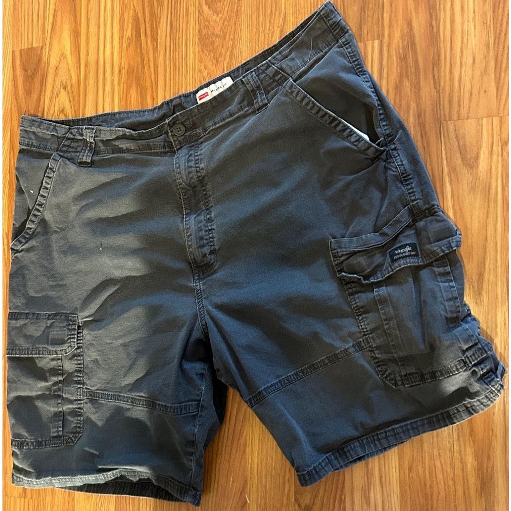 Wrangler Wrangler Grey Cargo Shorts - Size 42 - Great Condition! Size US 42 / EU 58 - 3 Thumbnail