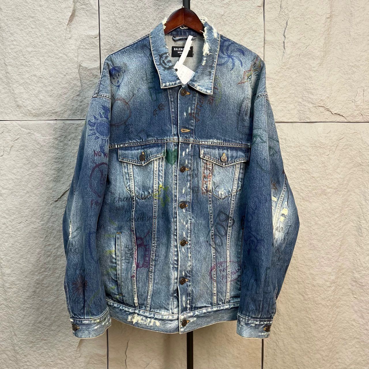 Balenciaga balenciaga graffiti print denim jacket size s Size US M / EU 48-50 / 2 - 1 Thumbnail