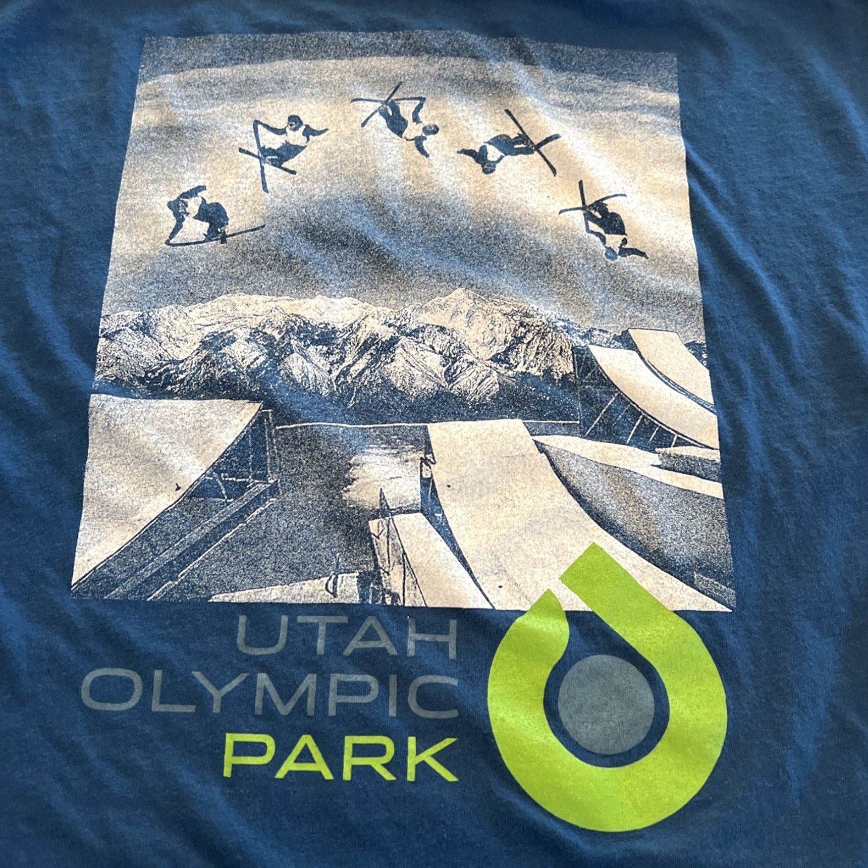 Vintage PARK Women's Blue Graphic T-Shirt Skiing Casual Short Sleeve Size L Size L / US 10 / IT 46 - 7 Thumbnail