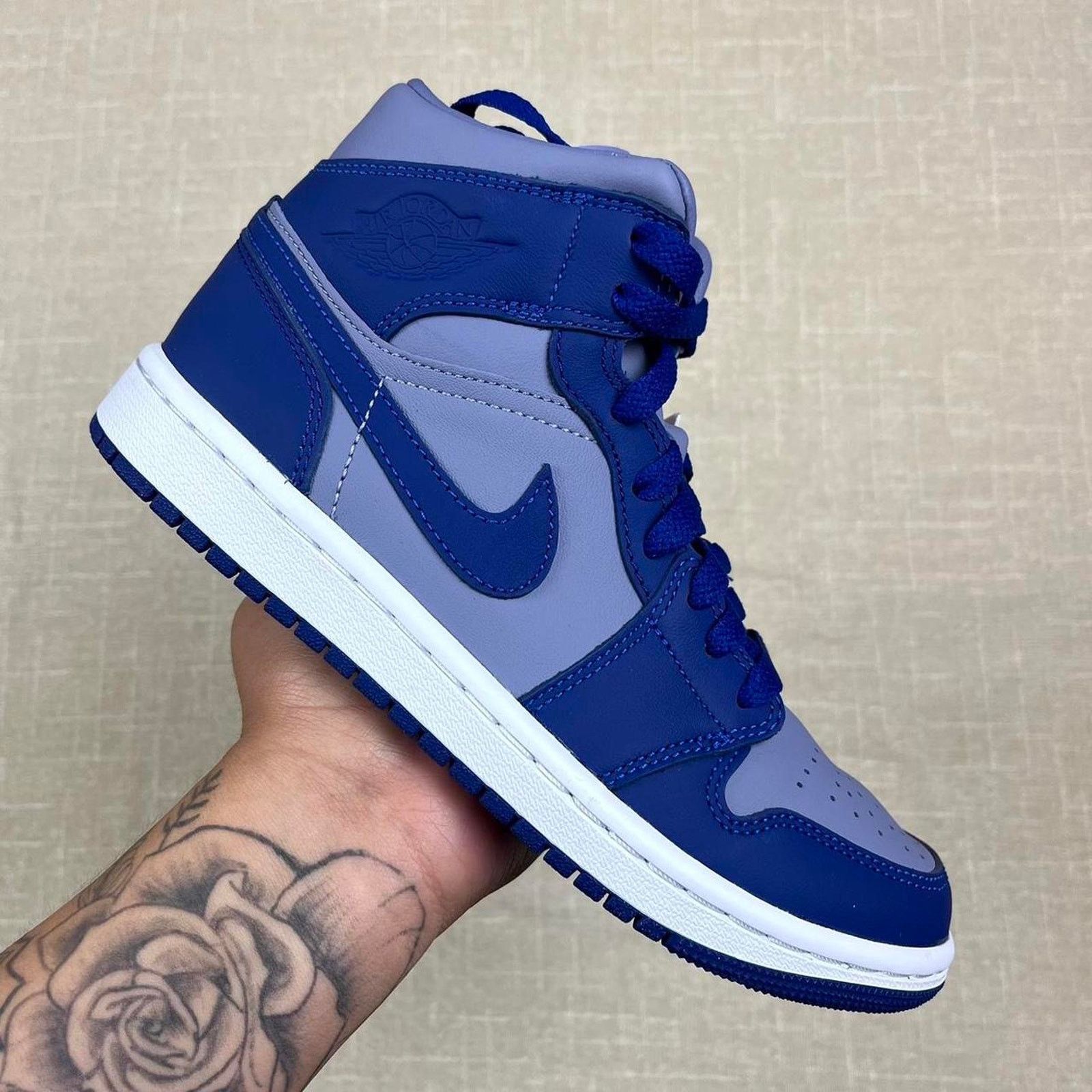 Jordan Brand Jordan 1 Mid "Iron Purple" Size US 6 / IT 36 - 1 Thumbnail
