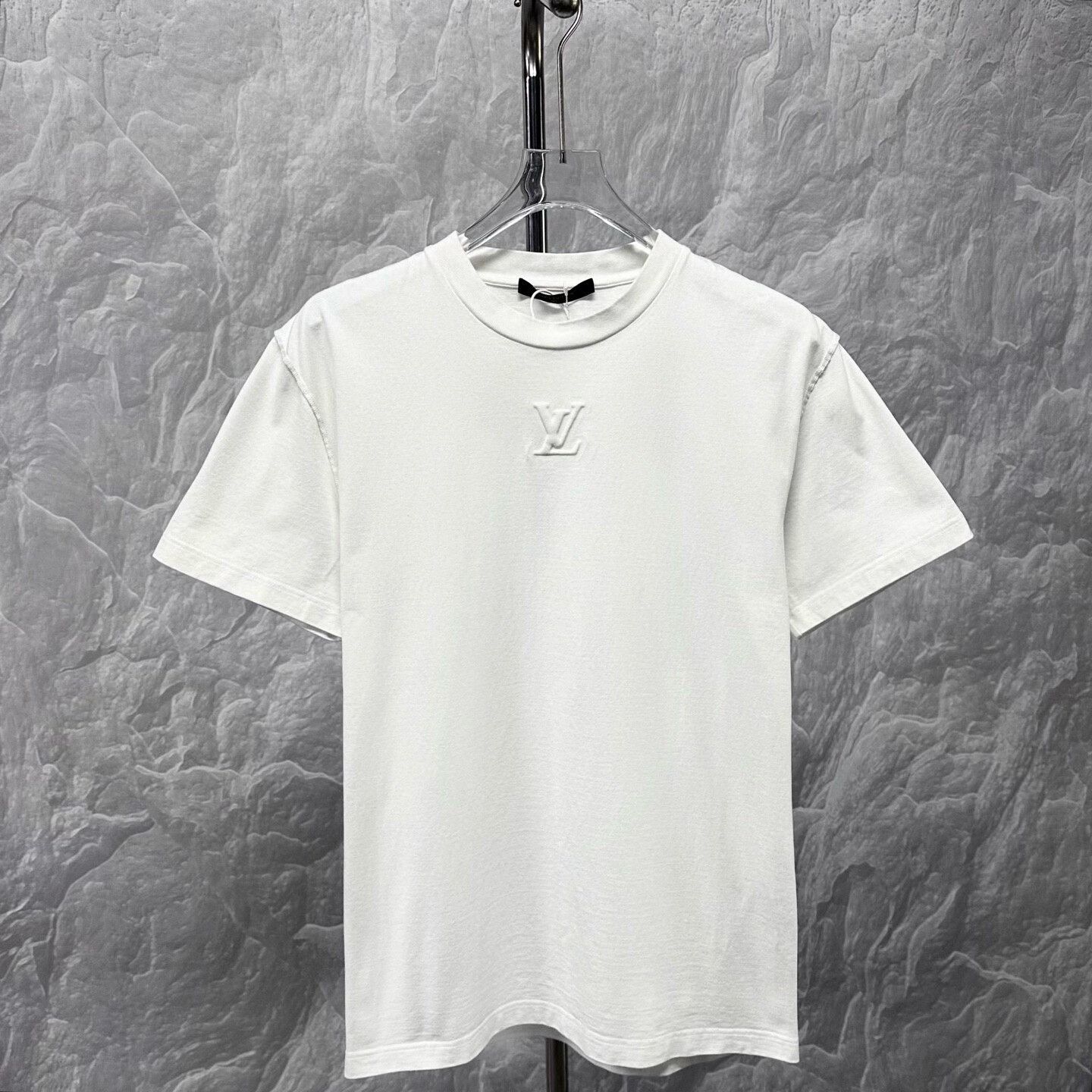 Louis Vuitton louis vuitton white embossed short sleeve shirt Size US S / EU 44-46 / 1 - 1 Thumbnail