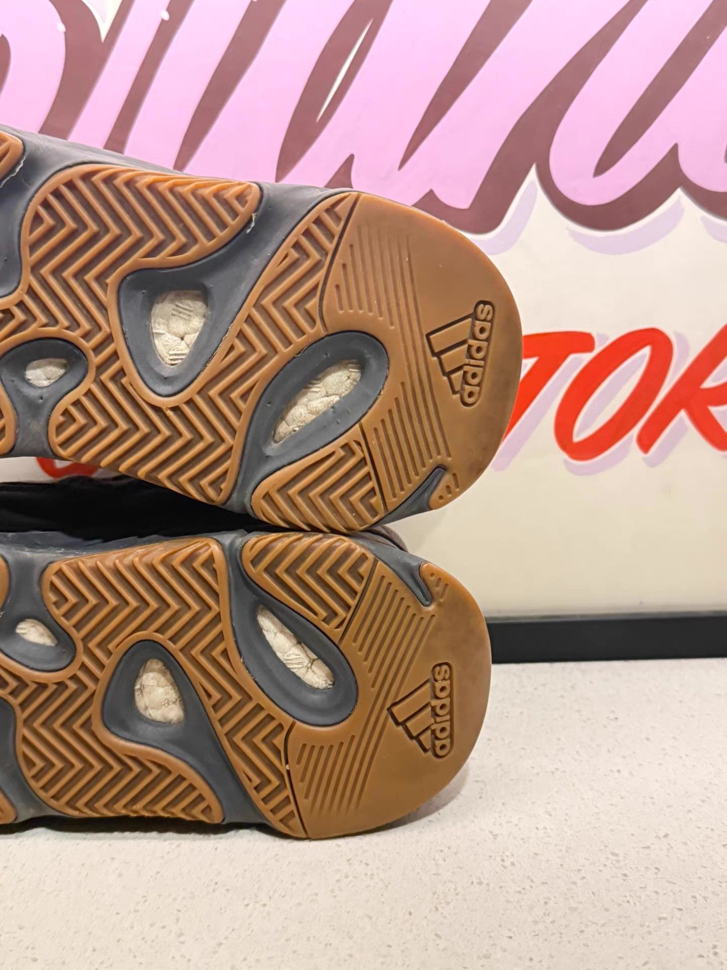 Adidas adidas Originals Yeezy Boost 700 V2 shoes。 Ｑ20 Size US 8 / EU 41 - 4 Thumbnail