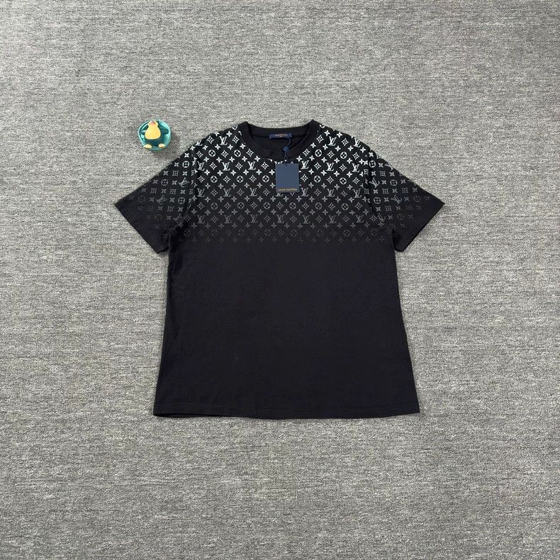 Louis Vuitton Louis Vuitton size 5l Gradient full-print black short sleev Size US XXL / EU 58 / 5 - 1 Thumbnail