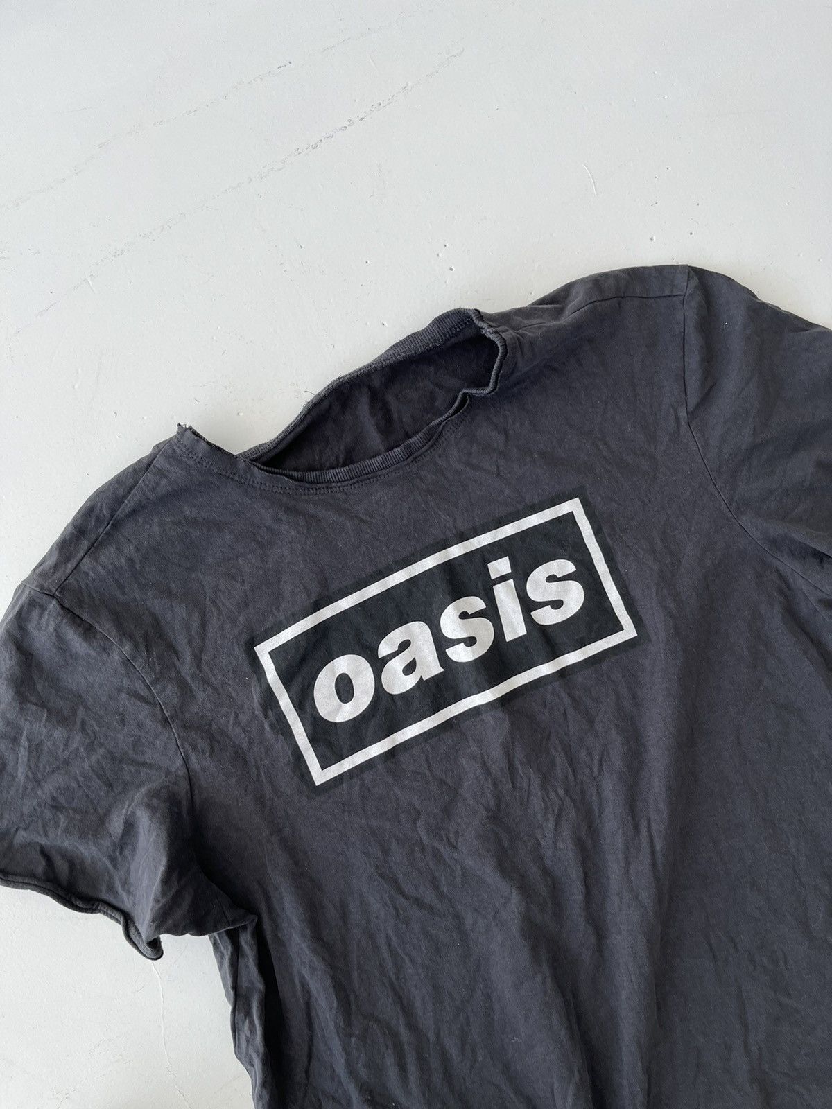 Band Tees × Vintage Vintage 00s Oasis cropped t shirt Size US M / EU 48-50 / 2 - 2 Thumbnail