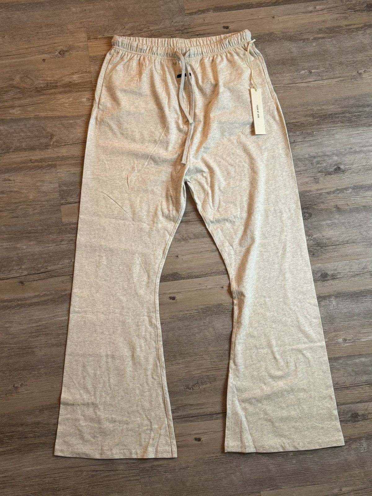Fear of God FEAR OF GOD ESSENTIALS Sweatpant in Oatmeal Heather Size 28" / US 6 / IT 42 - 1 Thumbnail