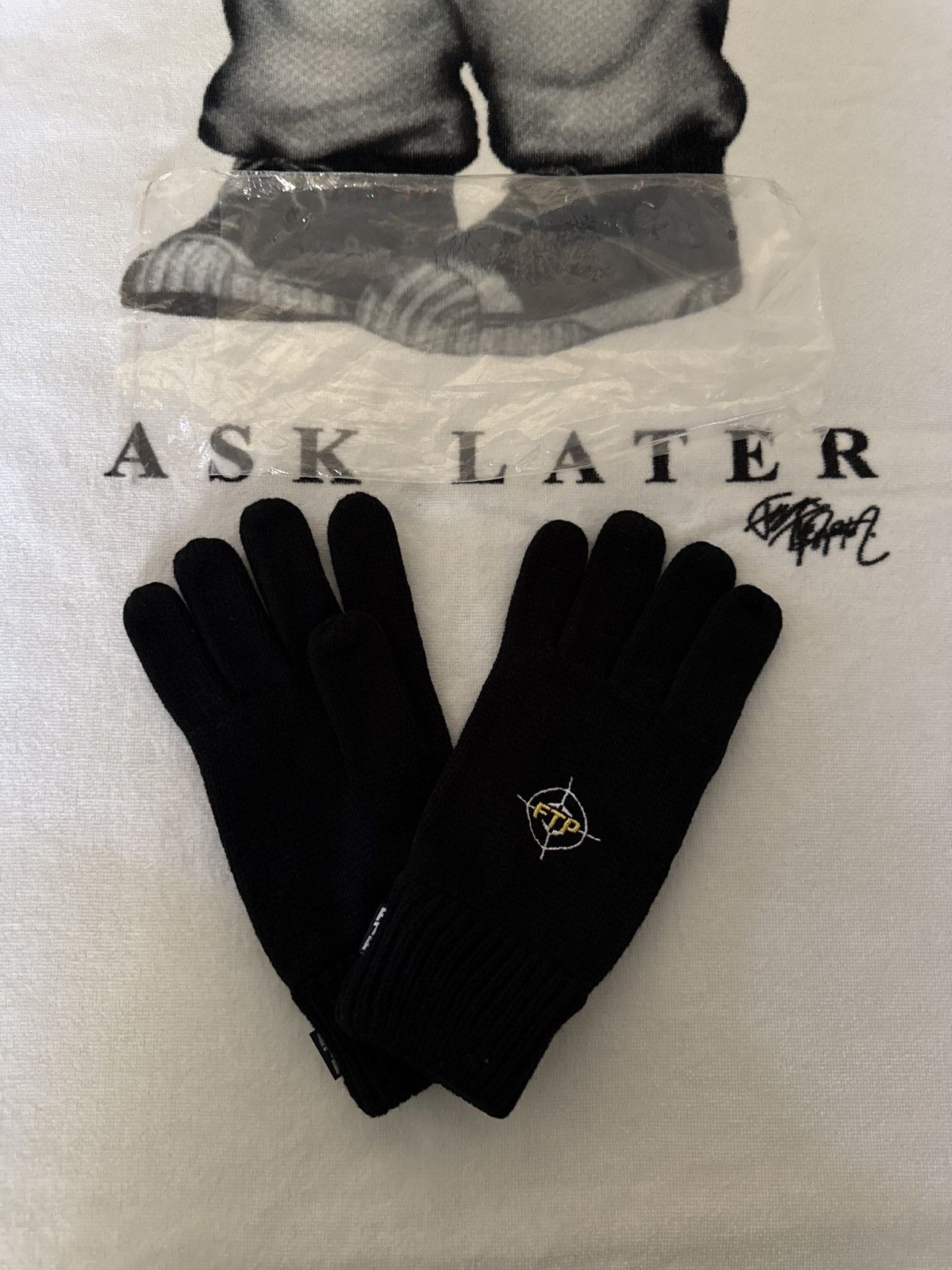小物 FUC fackupclothes 23AW HAIRY GLOVES FUC fackupclothes 23AW HAIRY GLOVES - メルカリ