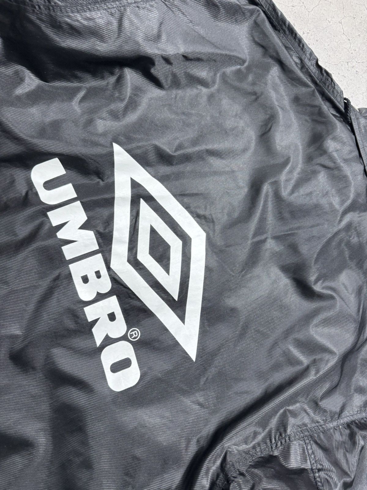 Umbro Umbro Black Big Logo Nylon Jacket Vintage 90’s Size US L / EU 52-54 / 3 - 12 Thumbnail