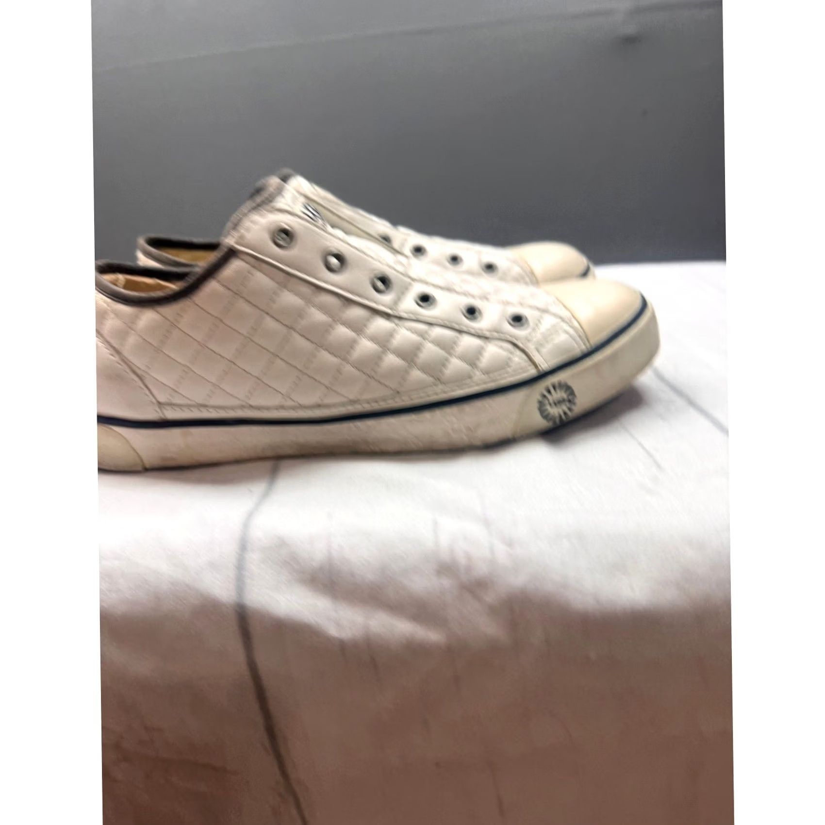 Ugg UGG Australia Women's Cream Quilted Leather Shearling Lined Size 9 Sneaker Mens Womens Girls Size US 8 / IT 38 - 4 Thumbnail