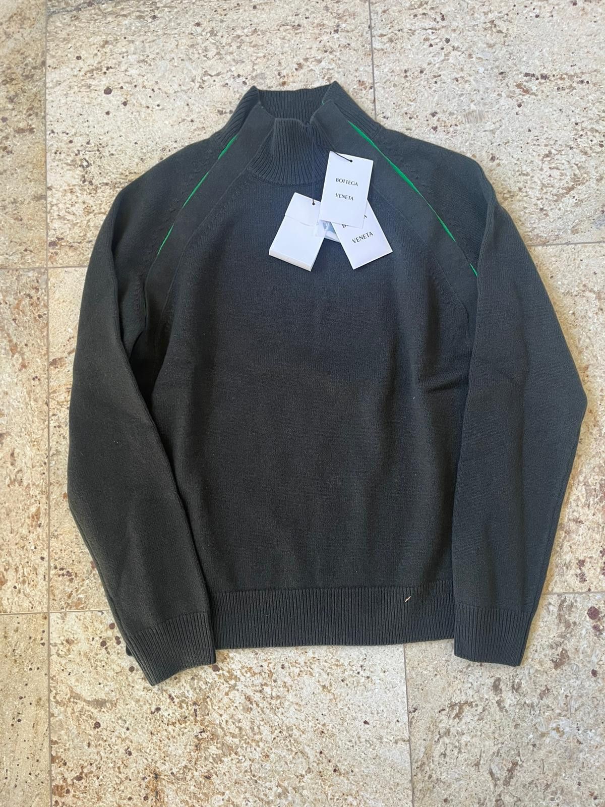 Mid-weight Snap Wool Sweater in Brown / Mahogany