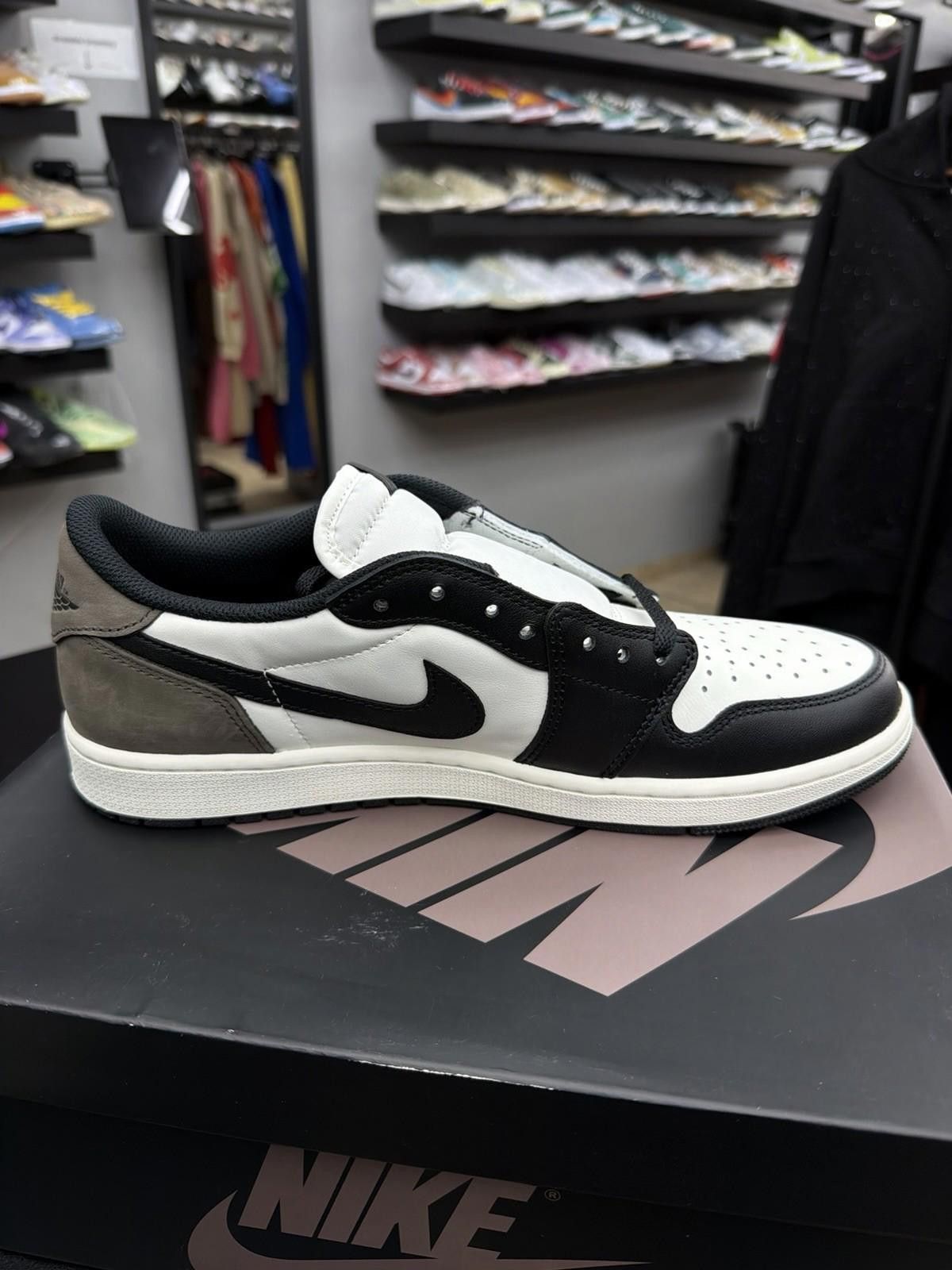 Nike Jordan 1 Retro Low OG Mocha CZ0790-102 Size 12 Brand New Size US 12 / EU 45 - 5 Thumbnail